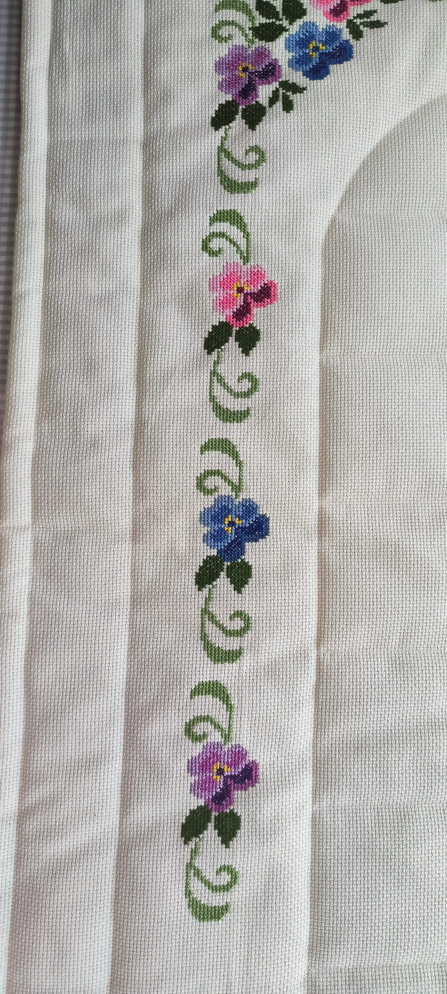 Kanaviçe işleme seccade/ El işlemesi menekşe modeli 