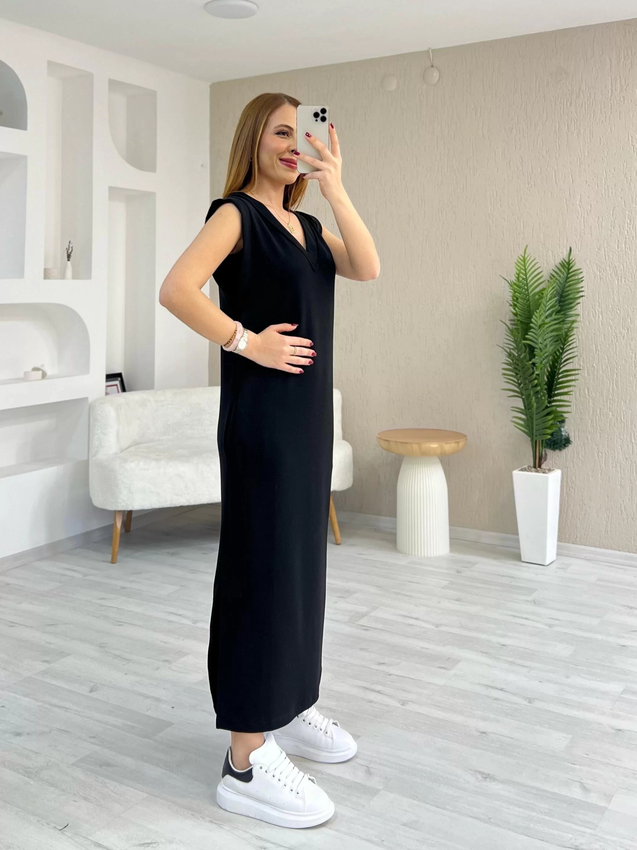 V Yaka Detaylı Elbise Siyah