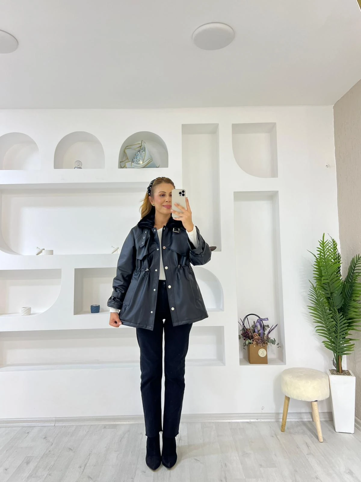 İçi Kürklü Rüzgarlık Detaylı Deri Ceket