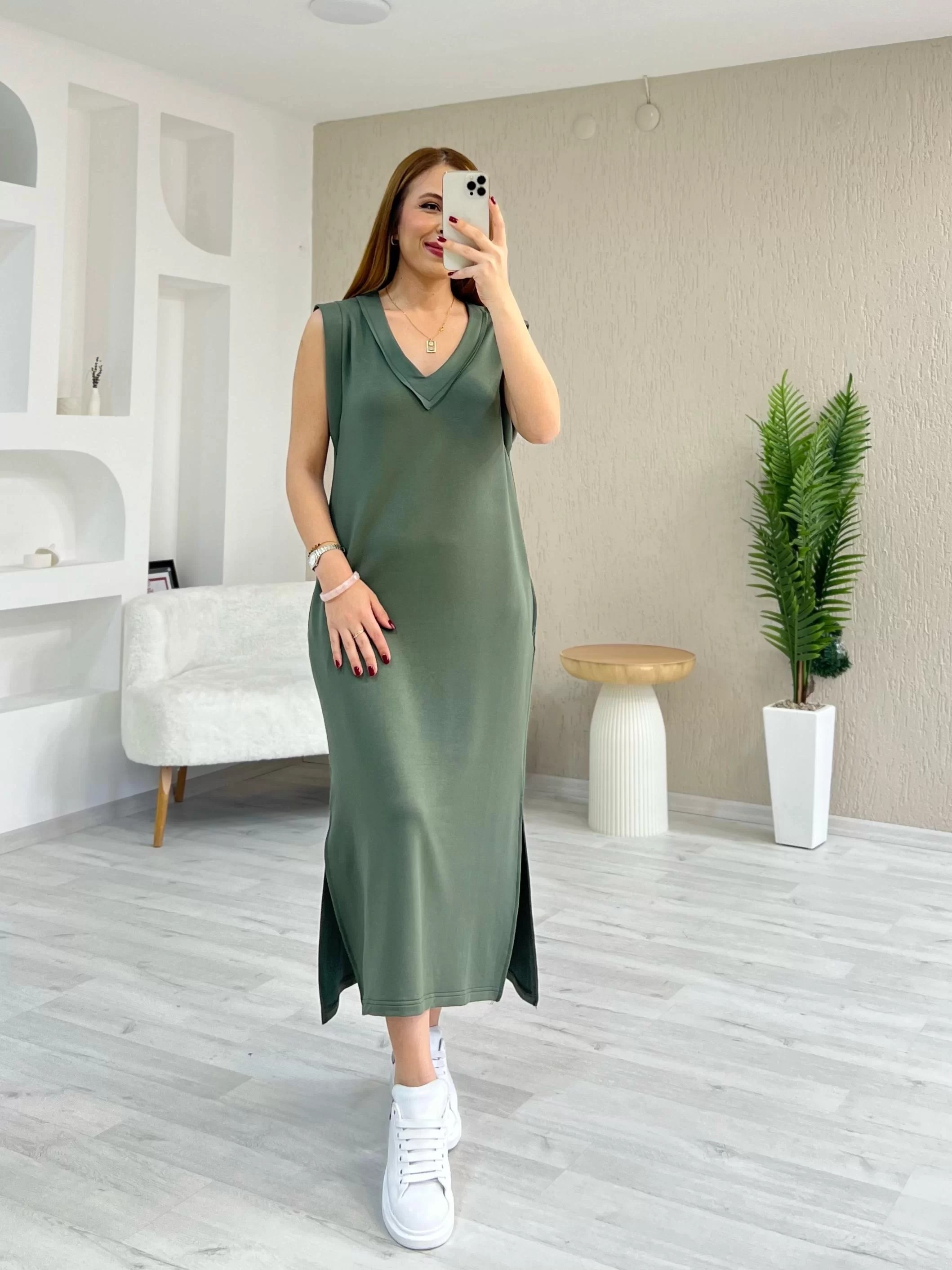 V Yaka Detaylı Elbise Yeşil