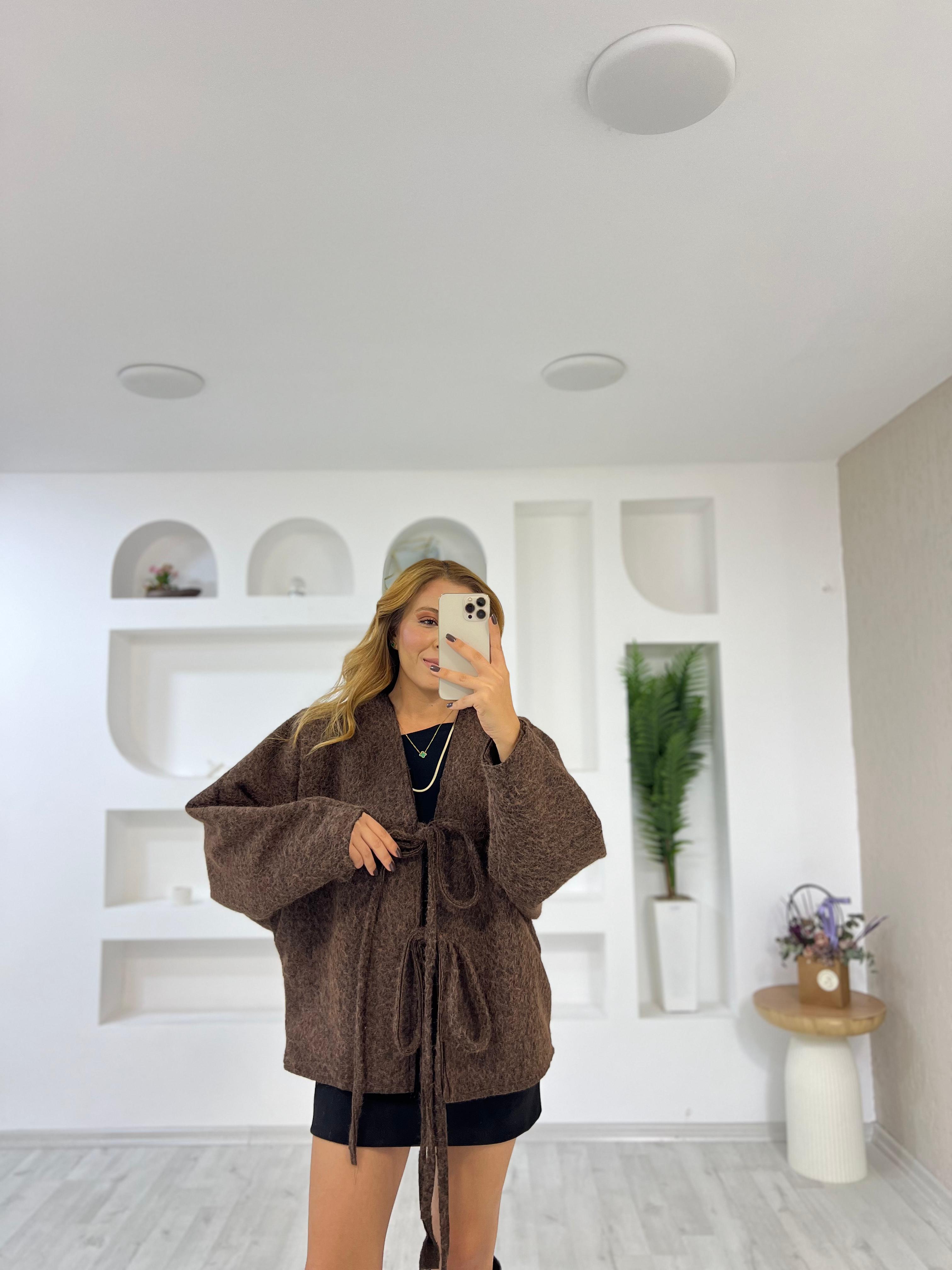 Bağlama Detay Uzun Tüylü Kaşe Ceket