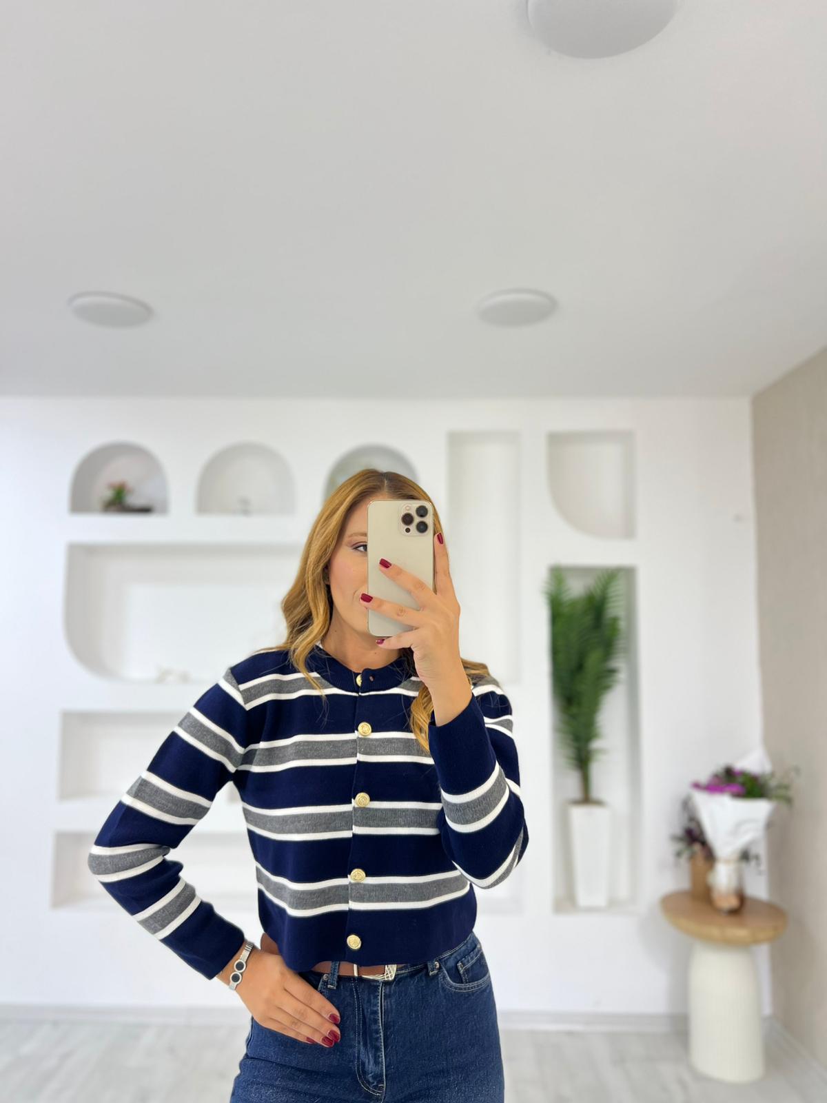 Düğmeli Çizgili Hırka