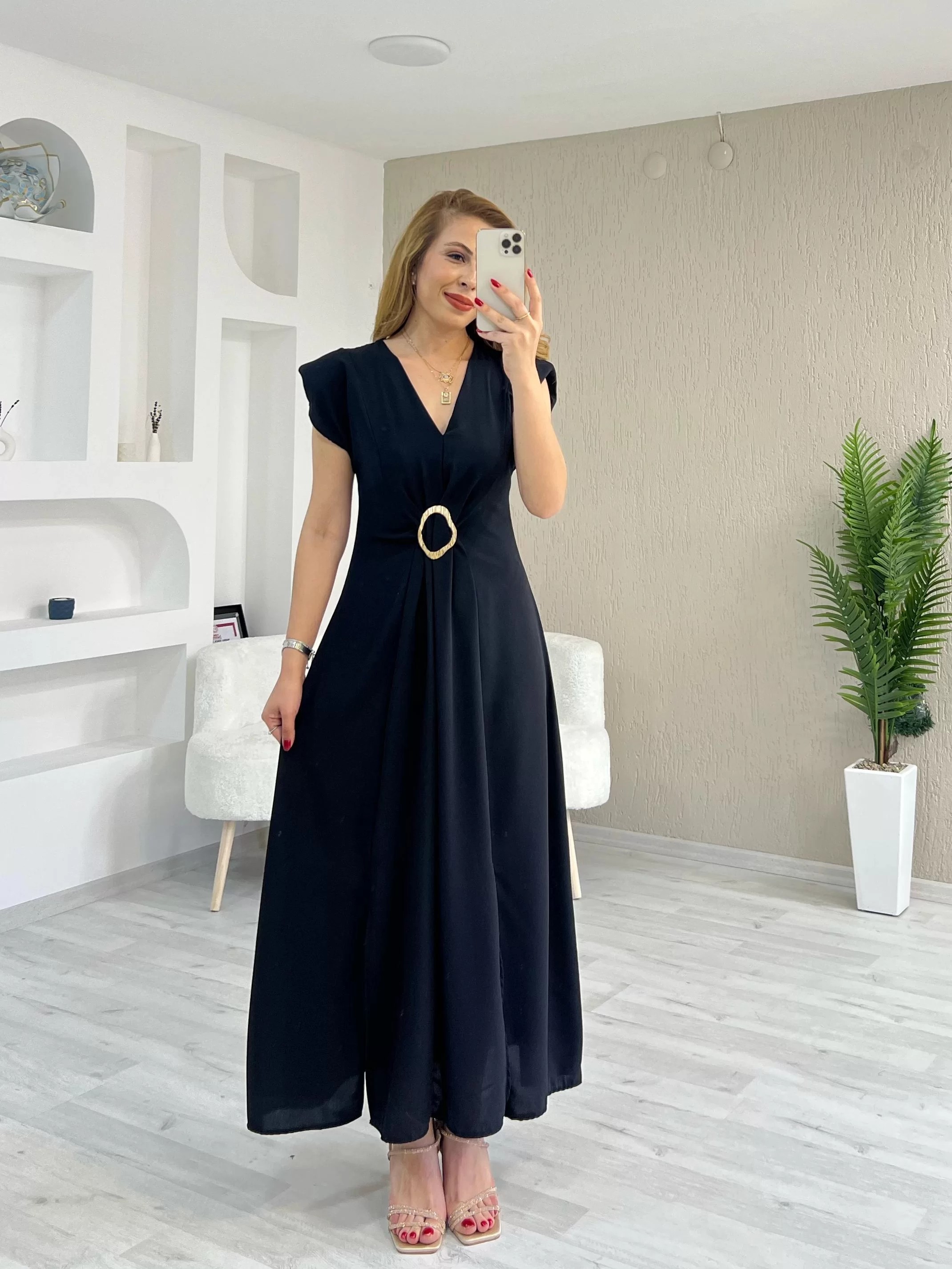 Vatkalı Toka Detay Elbise Siyah