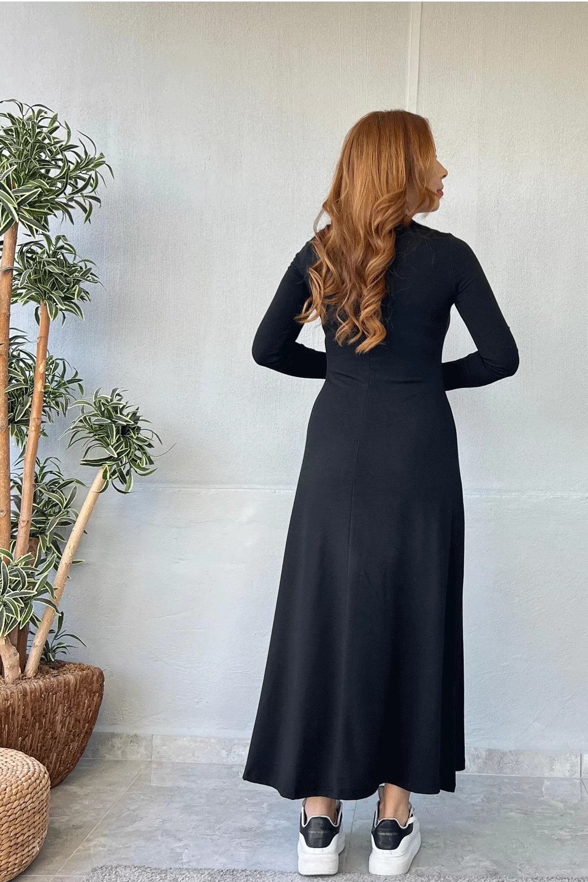 Bisiklet Yaka Yırtmaçlı Maxi Siyah Elbise