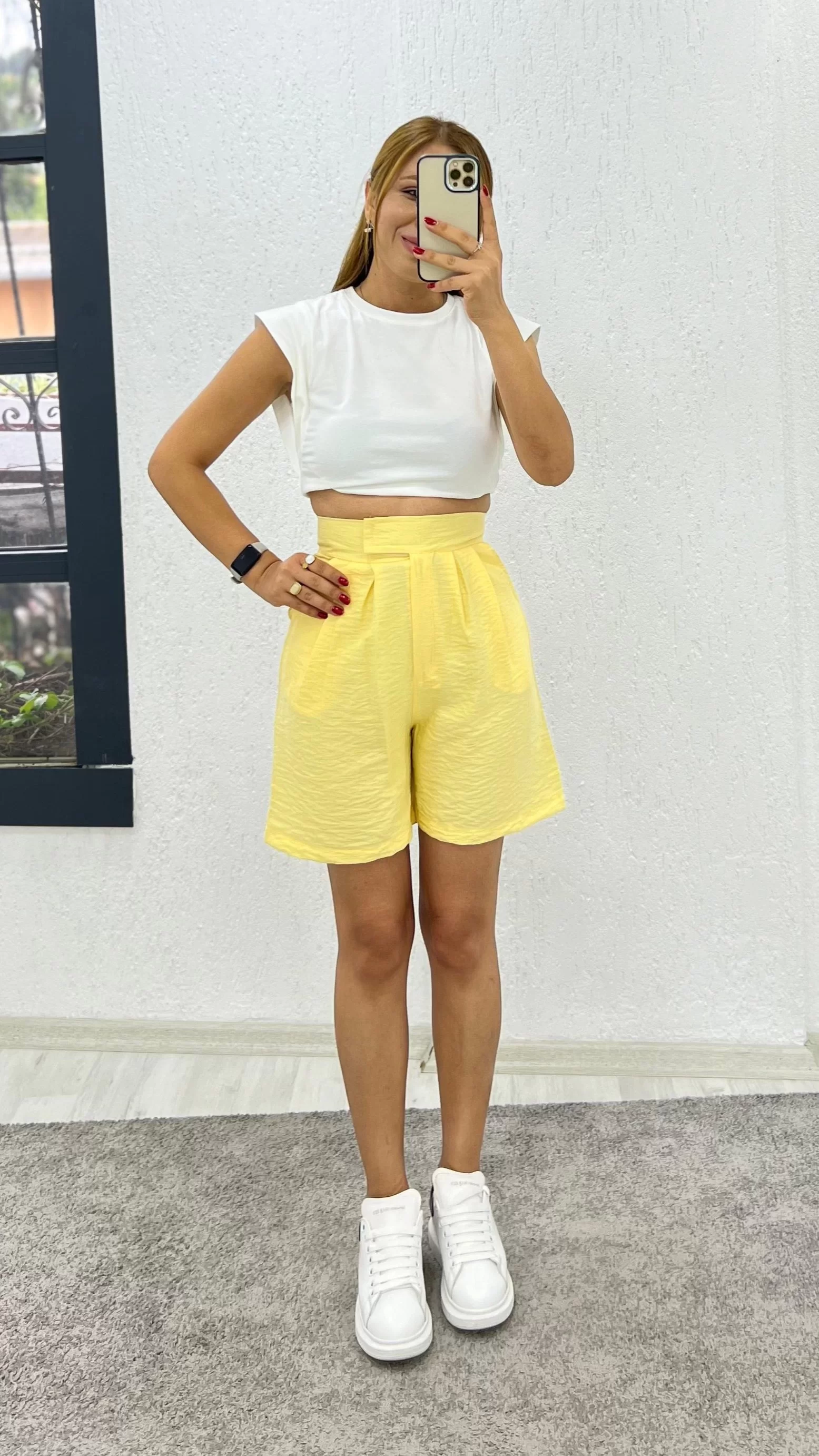 Pileli Keten Şort Sarı