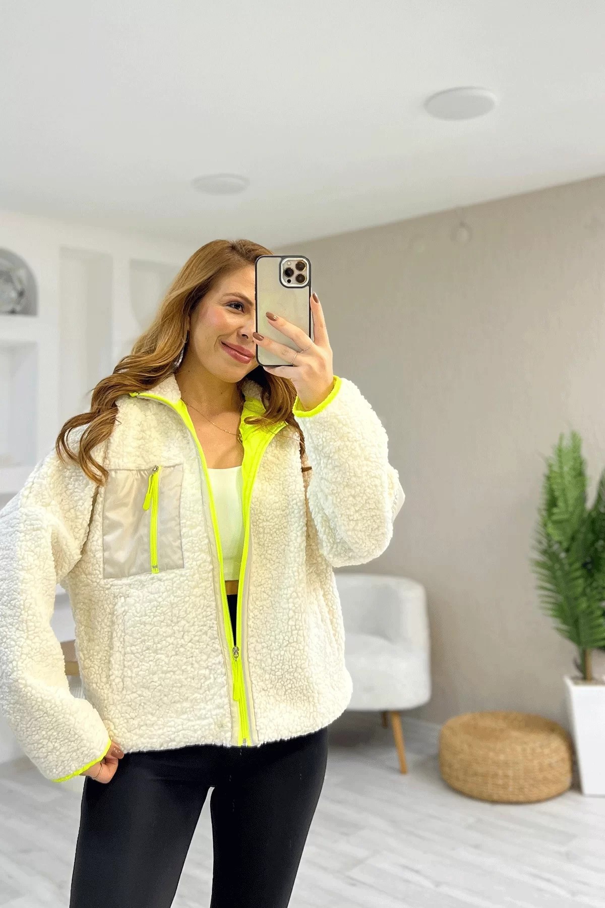 Fermuarlı Cepli Garnili Beyaz Peluş Ceket