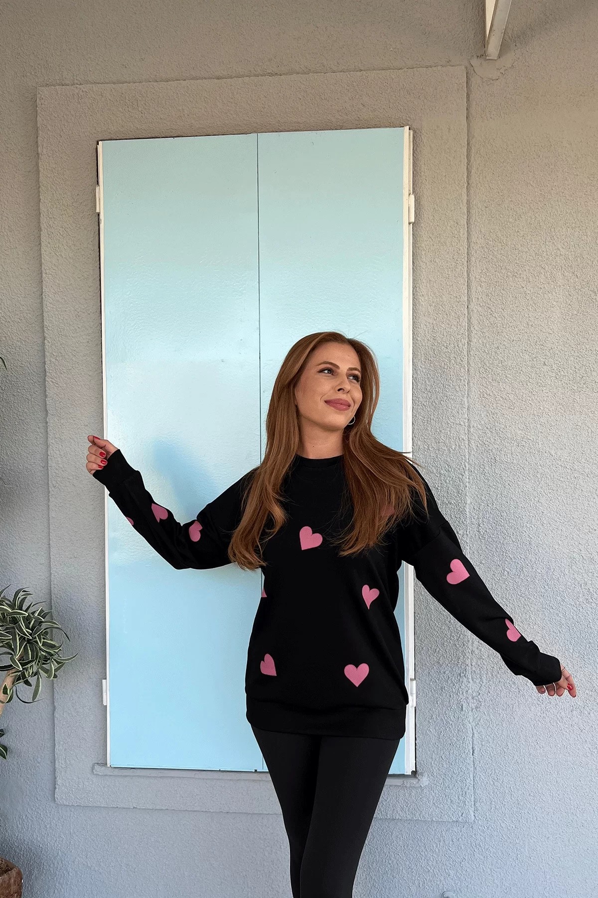 Pembe Kalp Baskılı Siyah Sweatshirt