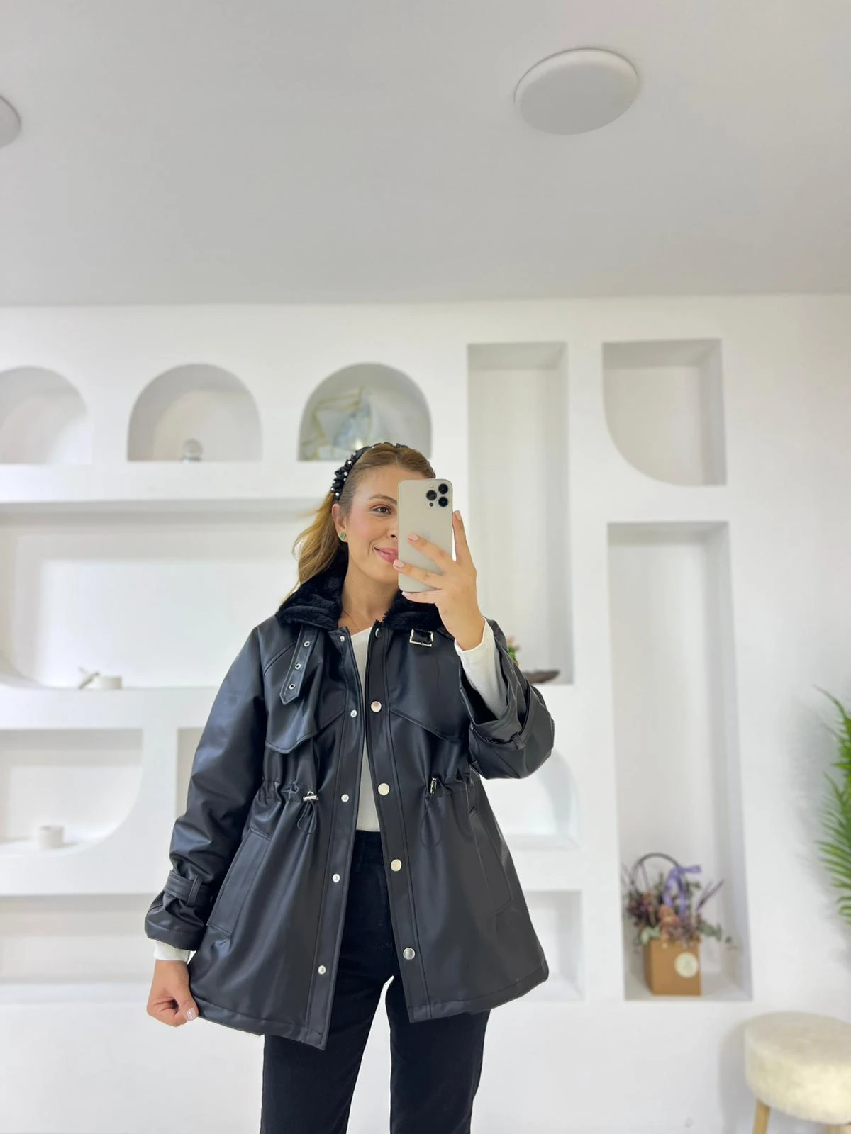 İçi Kürklü Rüzgarlık Detaylı Deri Ceket