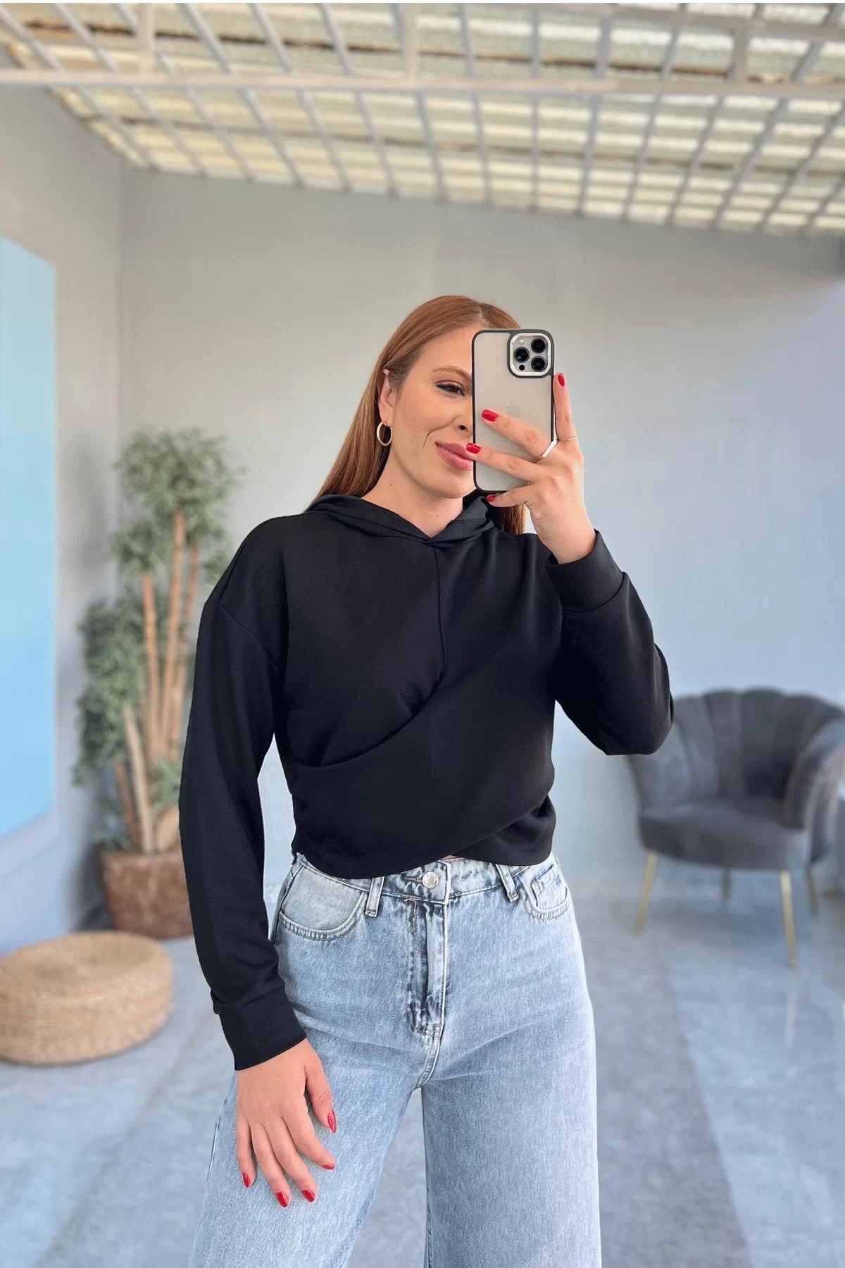 Kapşonlu Crop Siyah Sweatshirt
