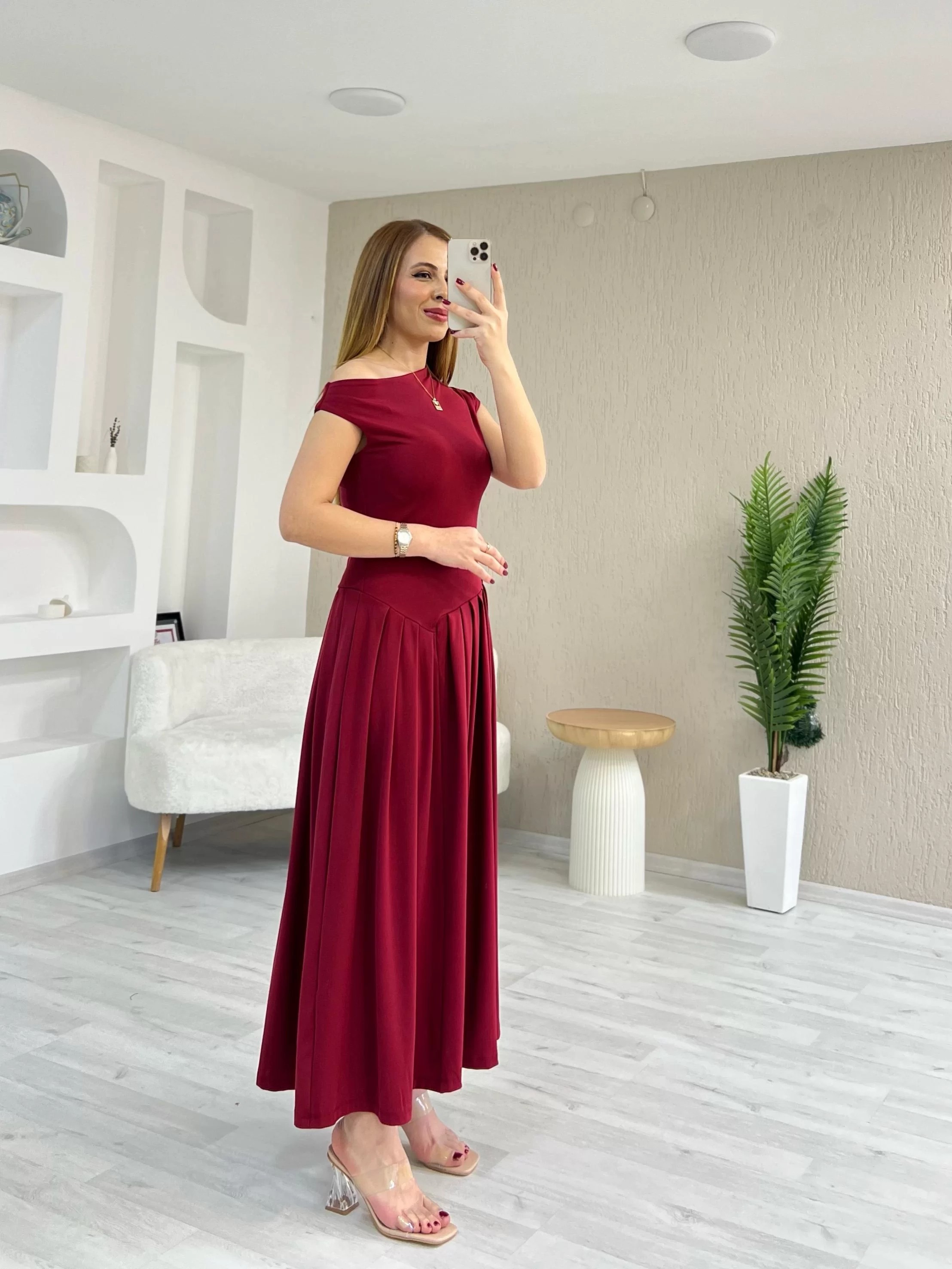 Sandy Kumaş Düşük Kol Pileli Elbise Bordo