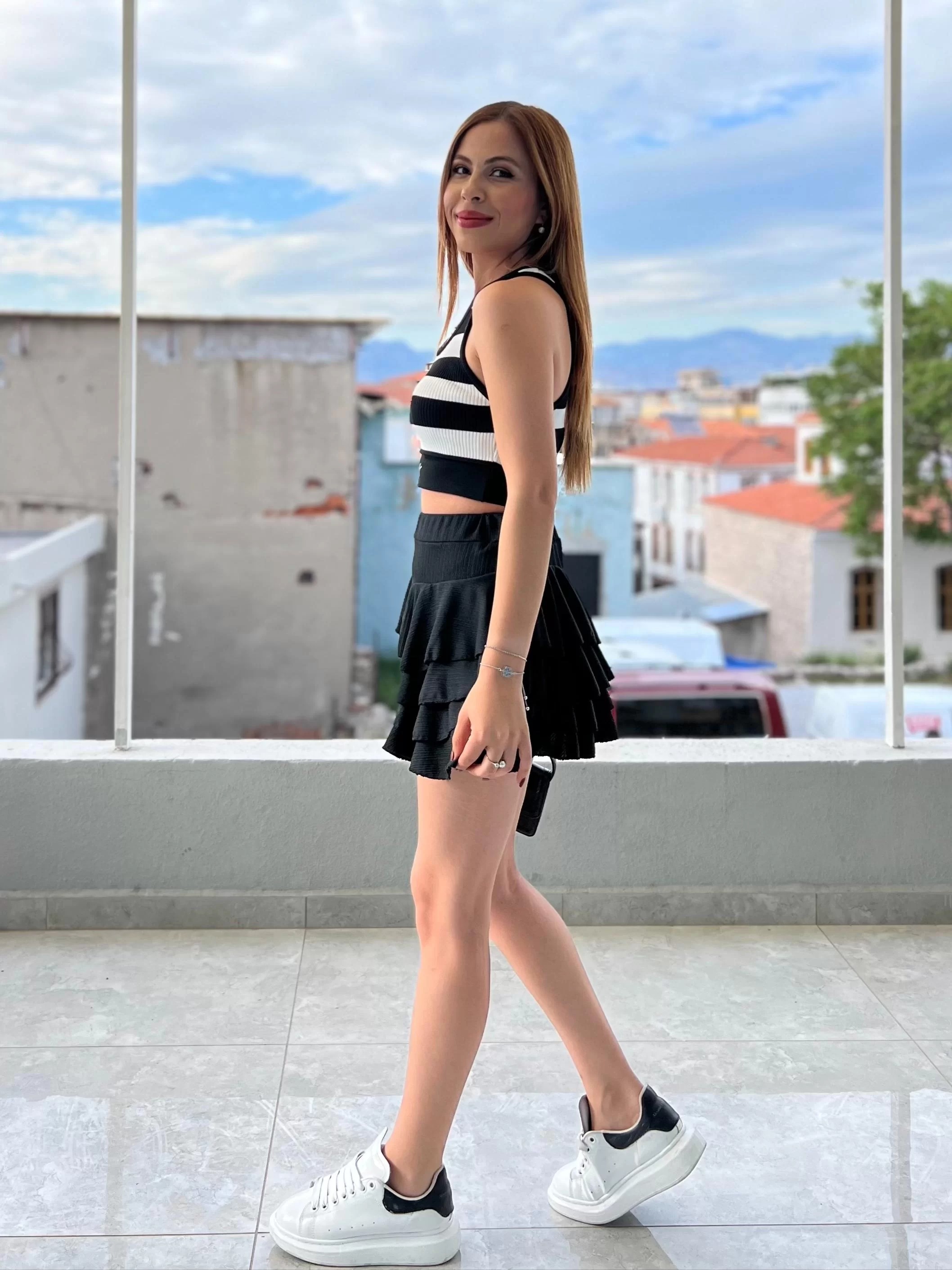 Fırfır Detay Etek Siyah