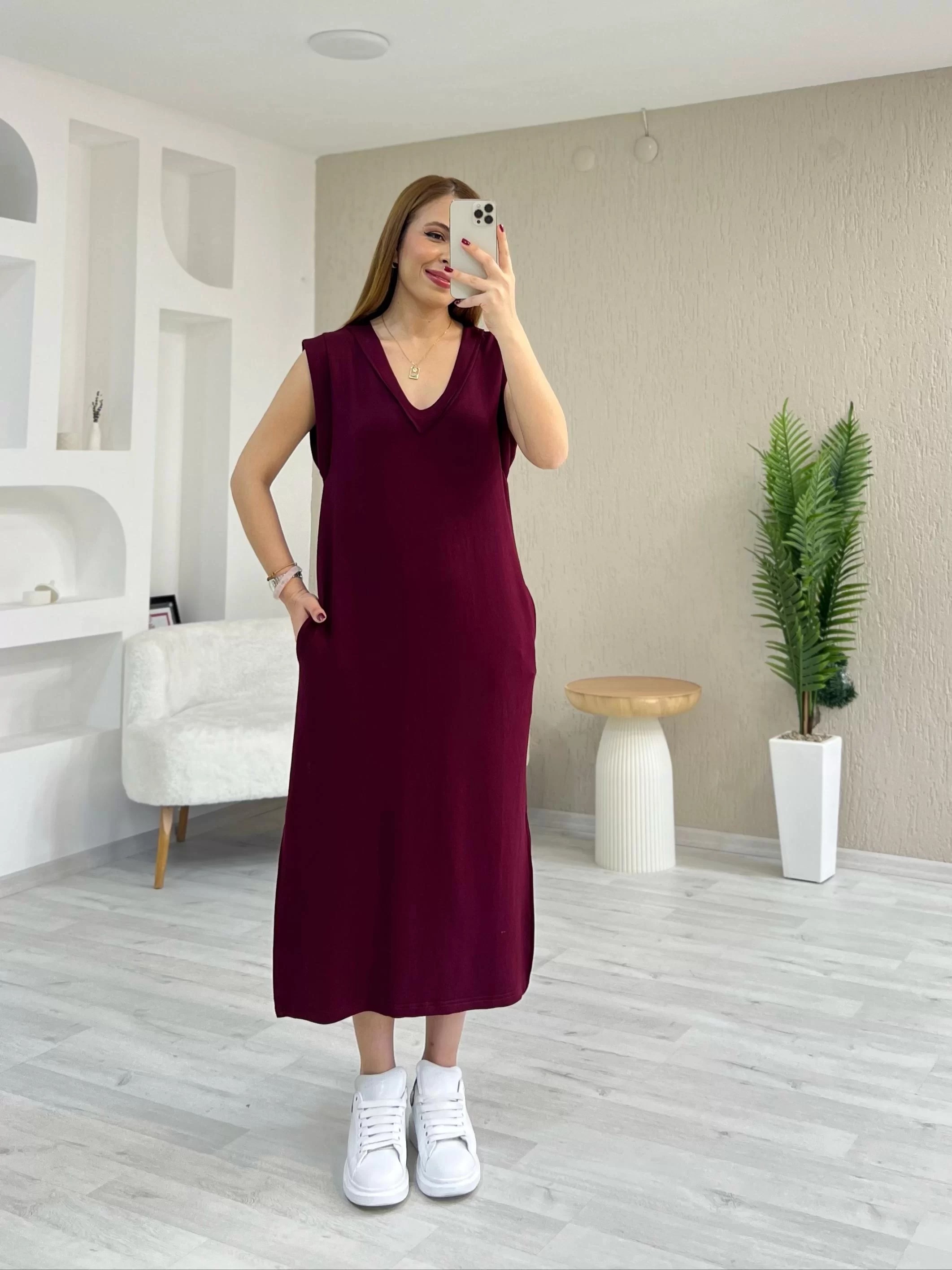 V Yaka Detaylı Elbise Bordo