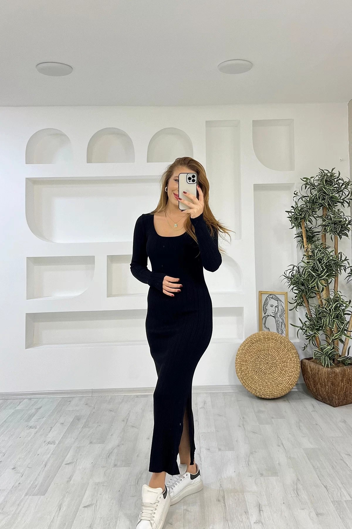 U Yaka Yırtmaçlı Siyah Elbise