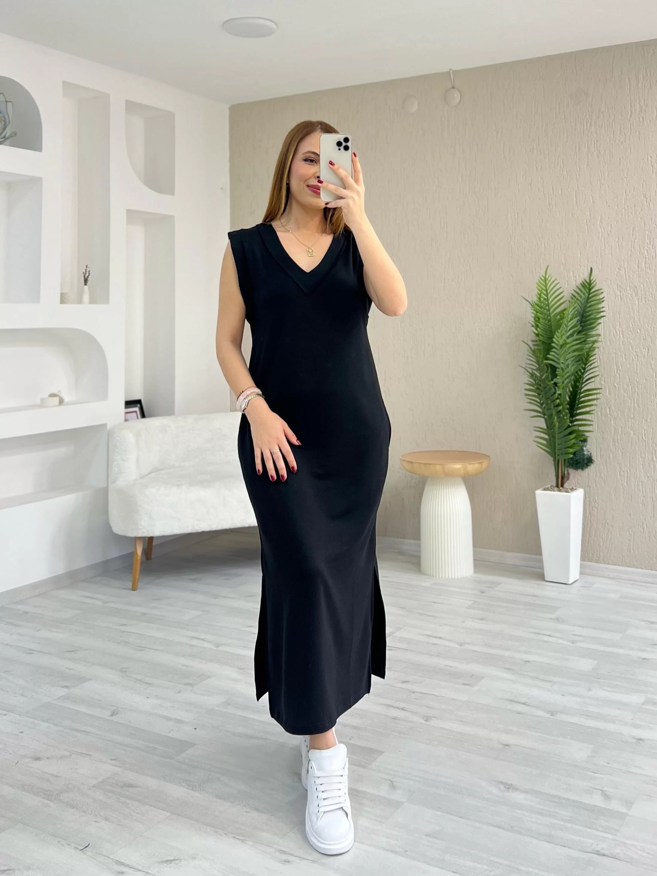 V Yaka Detaylı Elbise Siyah