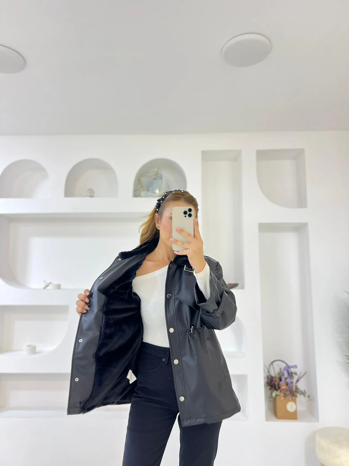 İçi Kürklü Rüzgarlık Detaylı Deri Ceket