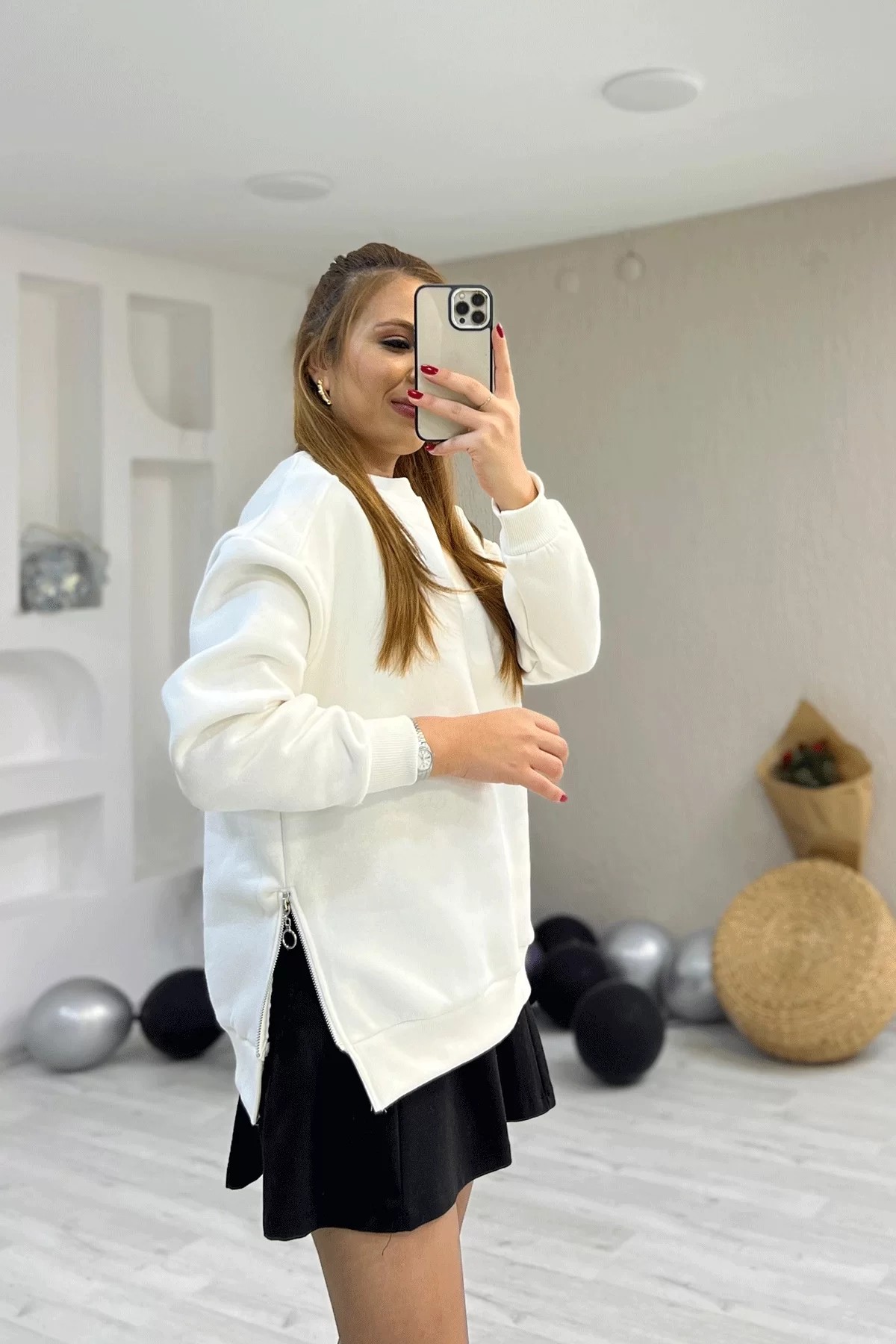 Yan Fermuarlı Beyaz Sweatshirt