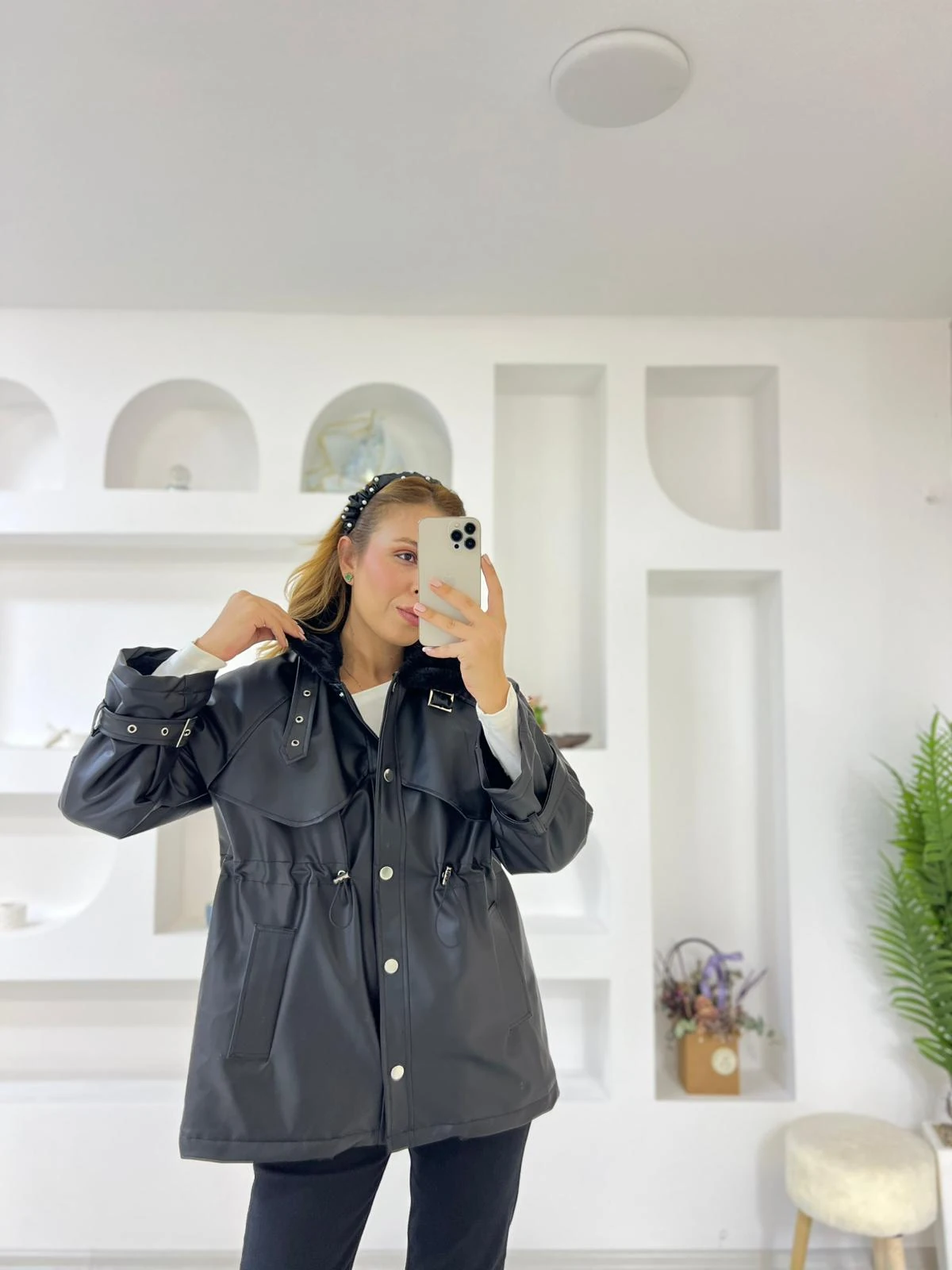 İçi Kürklü Rüzgarlık Detaylı Deri Ceket