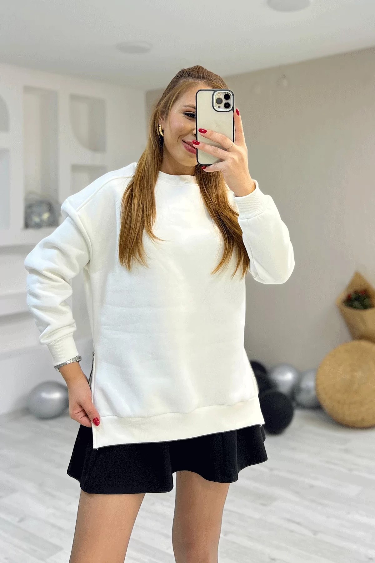Yan Fermuarlı Beyaz Sweatshirt