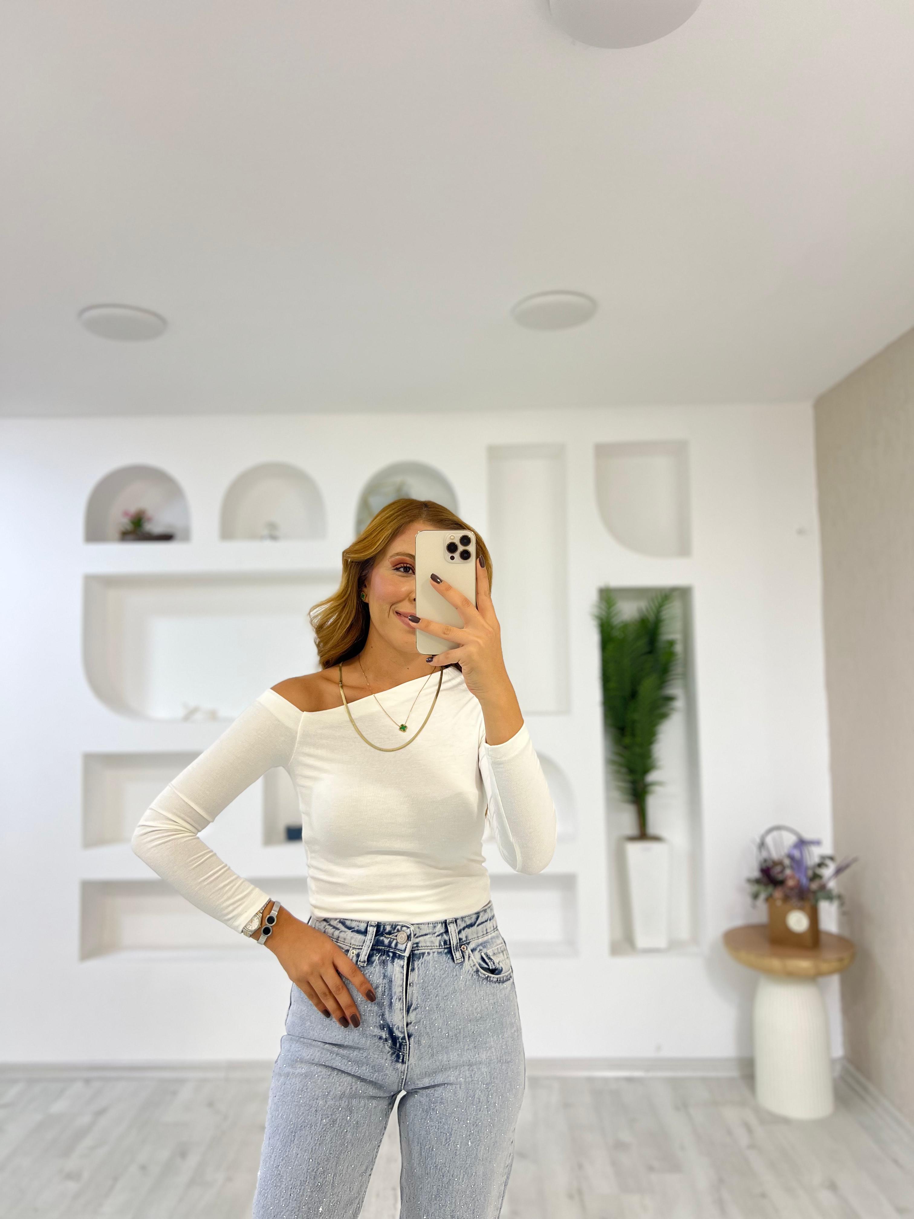 Kayık Yaka Tek Omuz Bluz