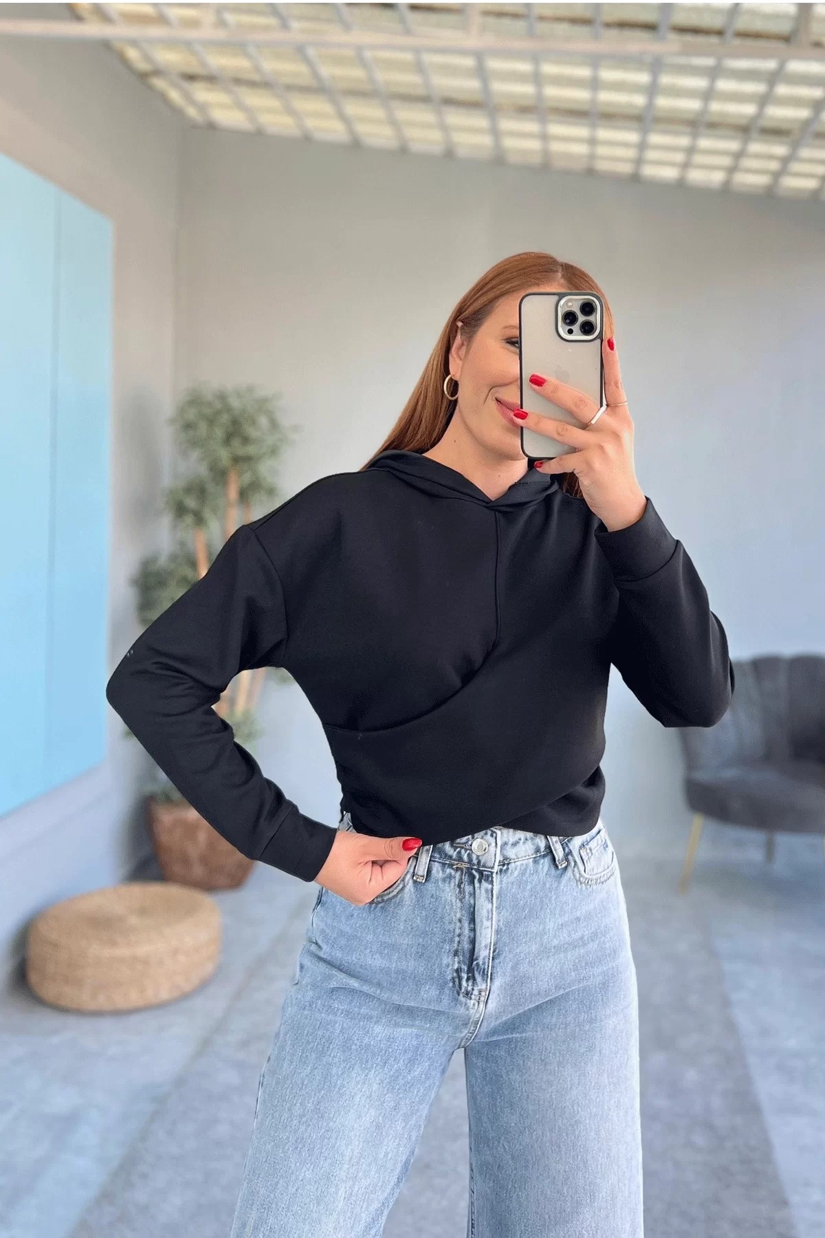 Kapşonlu Crop Siyah Sweatshirt