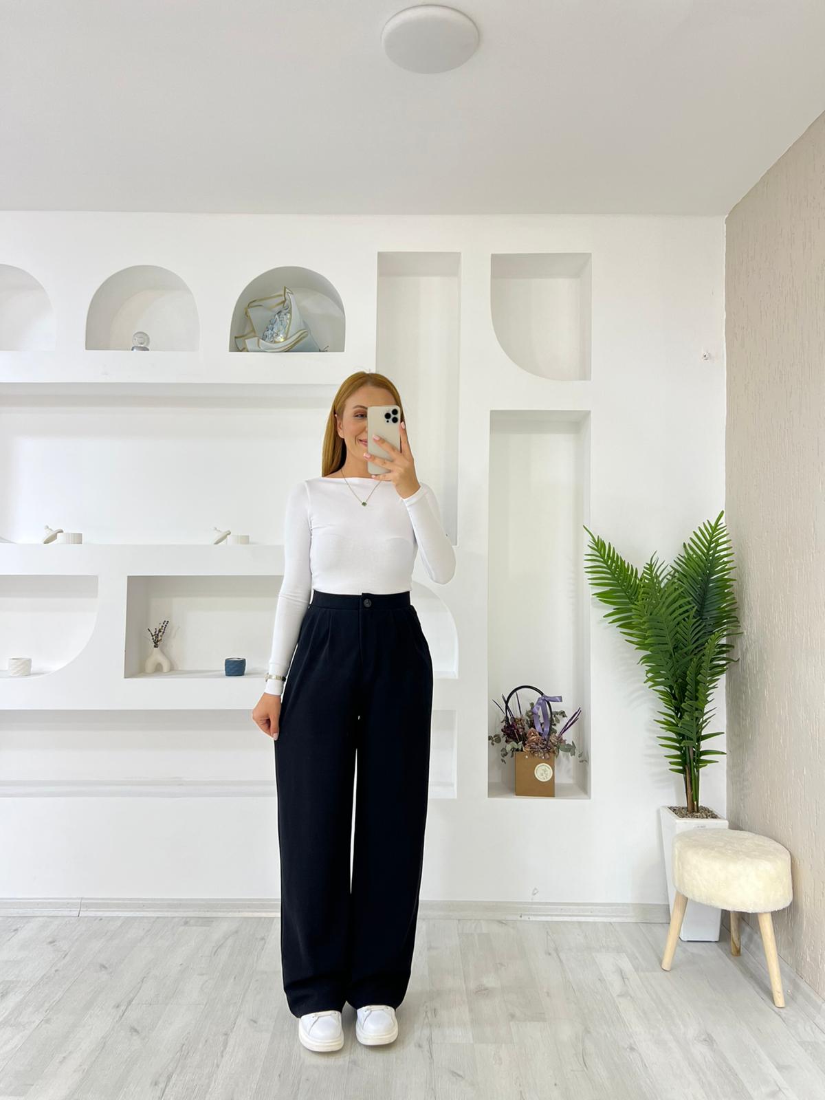 Kemer Düğmeli Ön Pileli Pantolon - Siyah