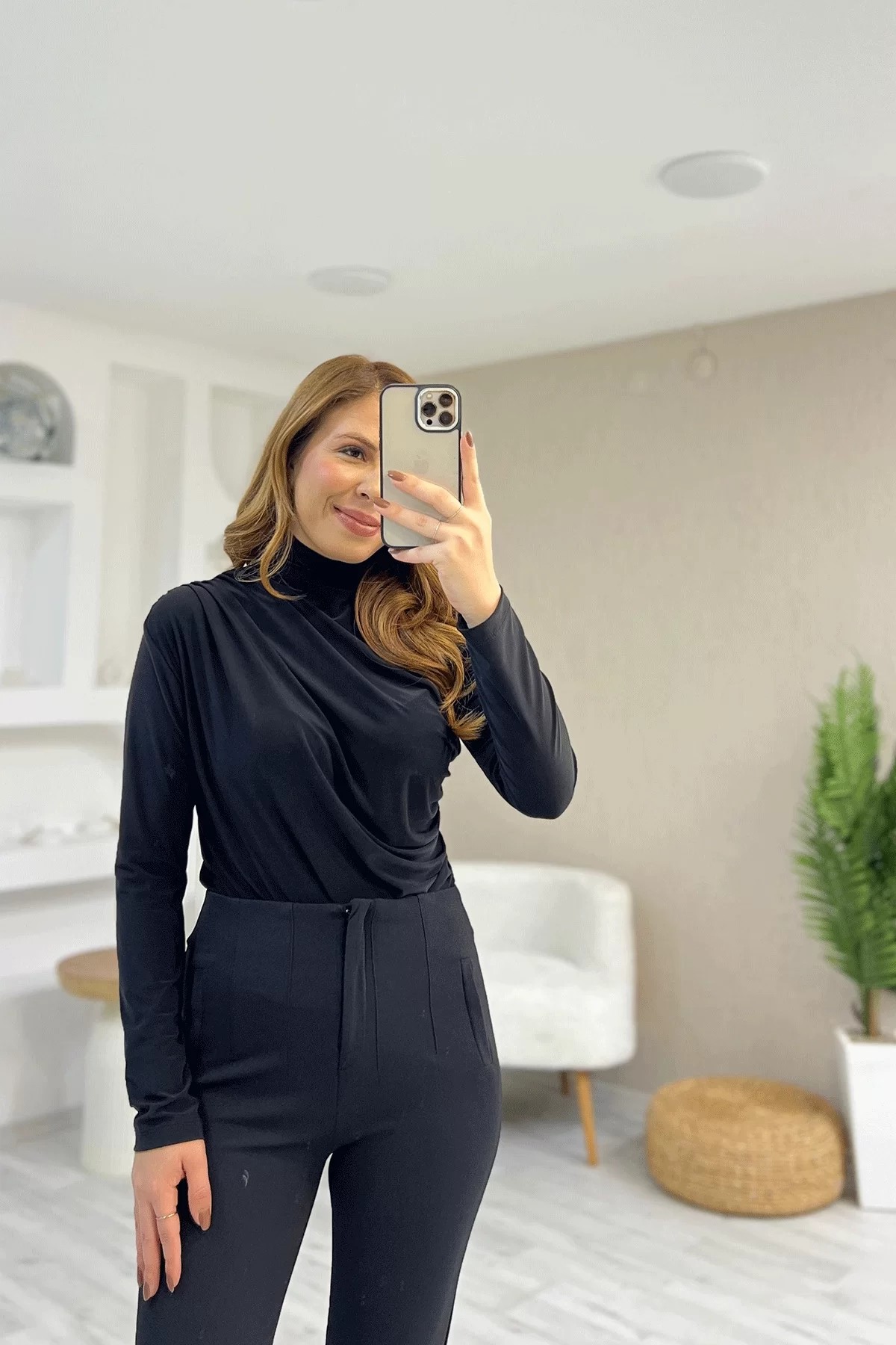 Sandy Büzgülü Siyah Bluz