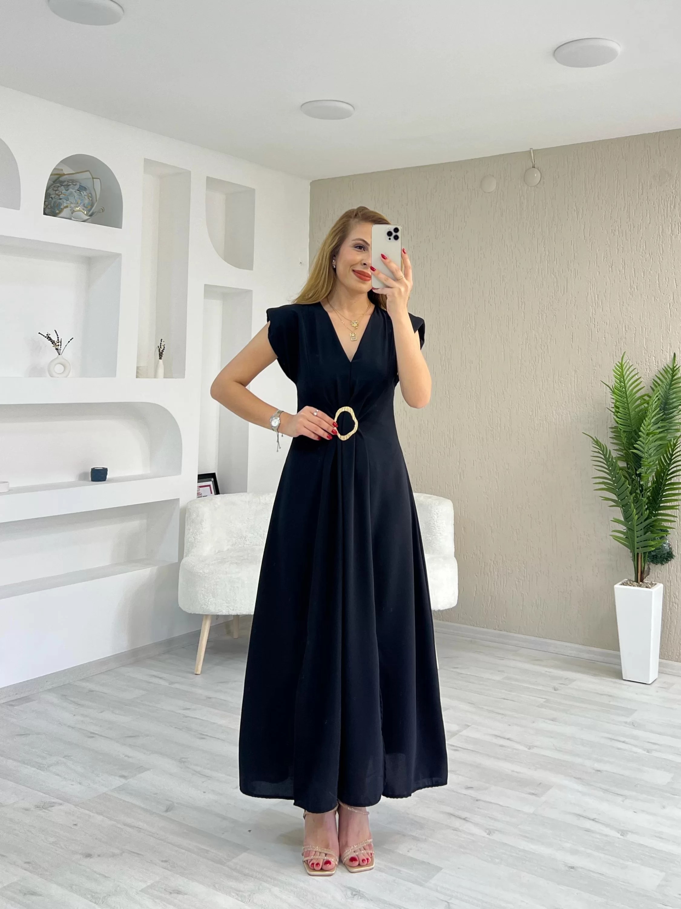 Vatkalı Toka Detay Elbise Siyah