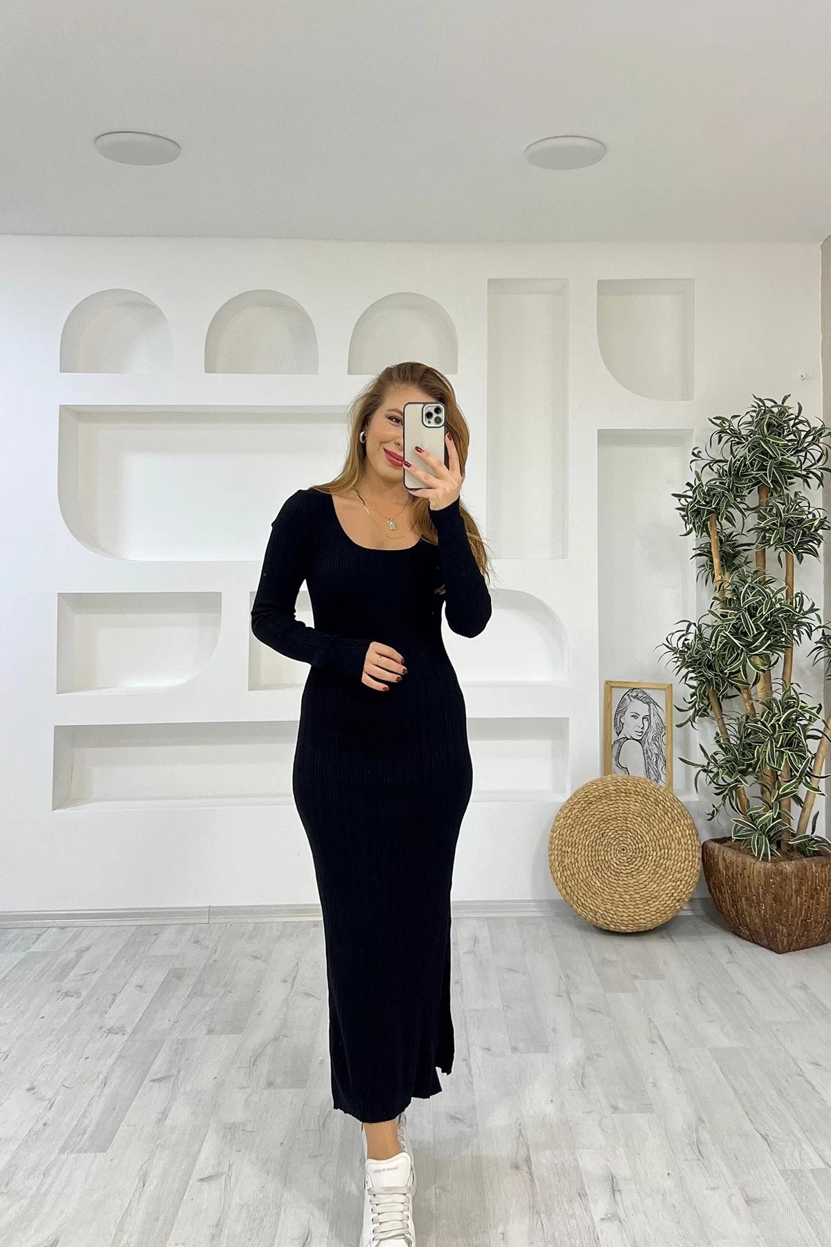 U Yaka Yırtmaçlı Siyah Elbise