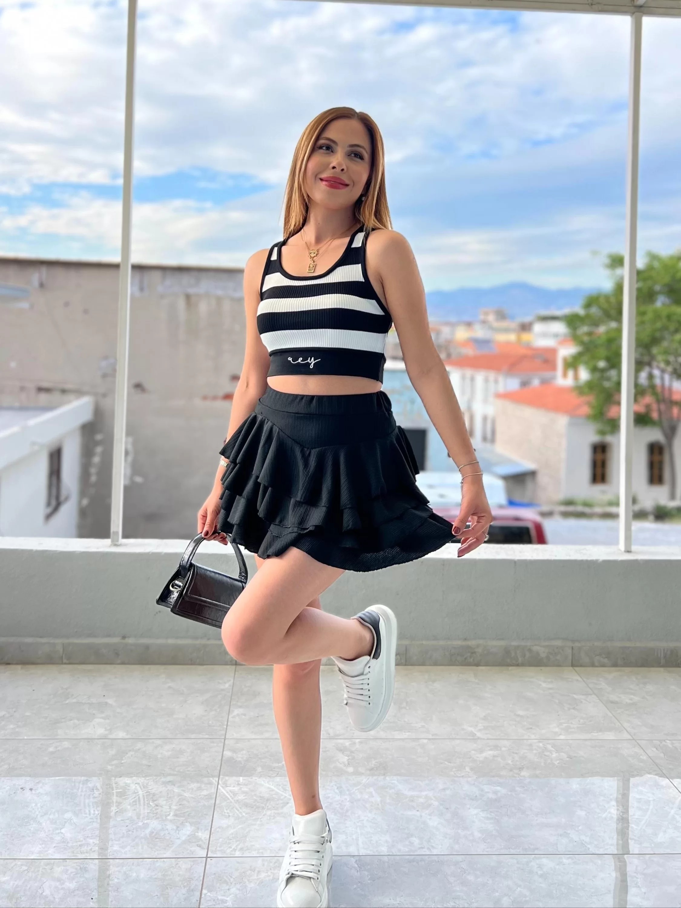 Fırfır Detay Etek Siyah