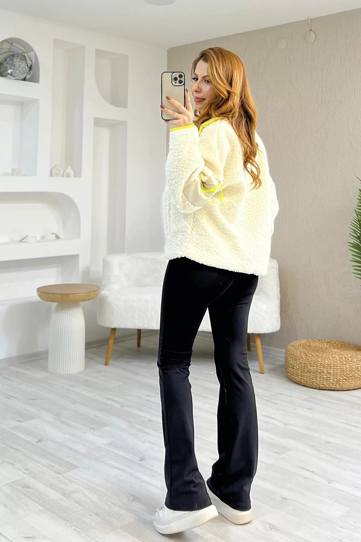 Fermuarlı Cepli Garnili Beyaz Peluş Ceket
