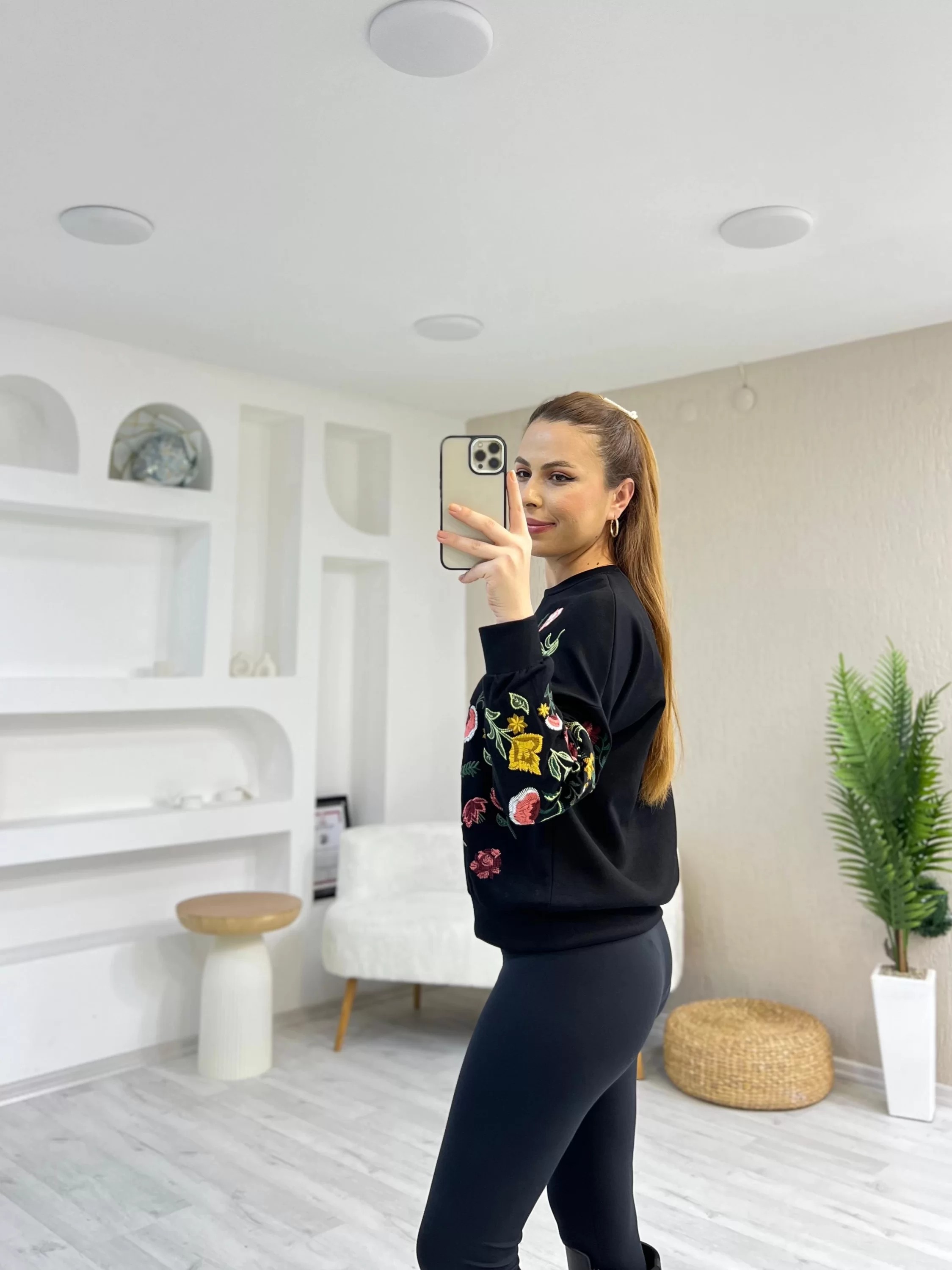 Nakışlı Siyah Sweat