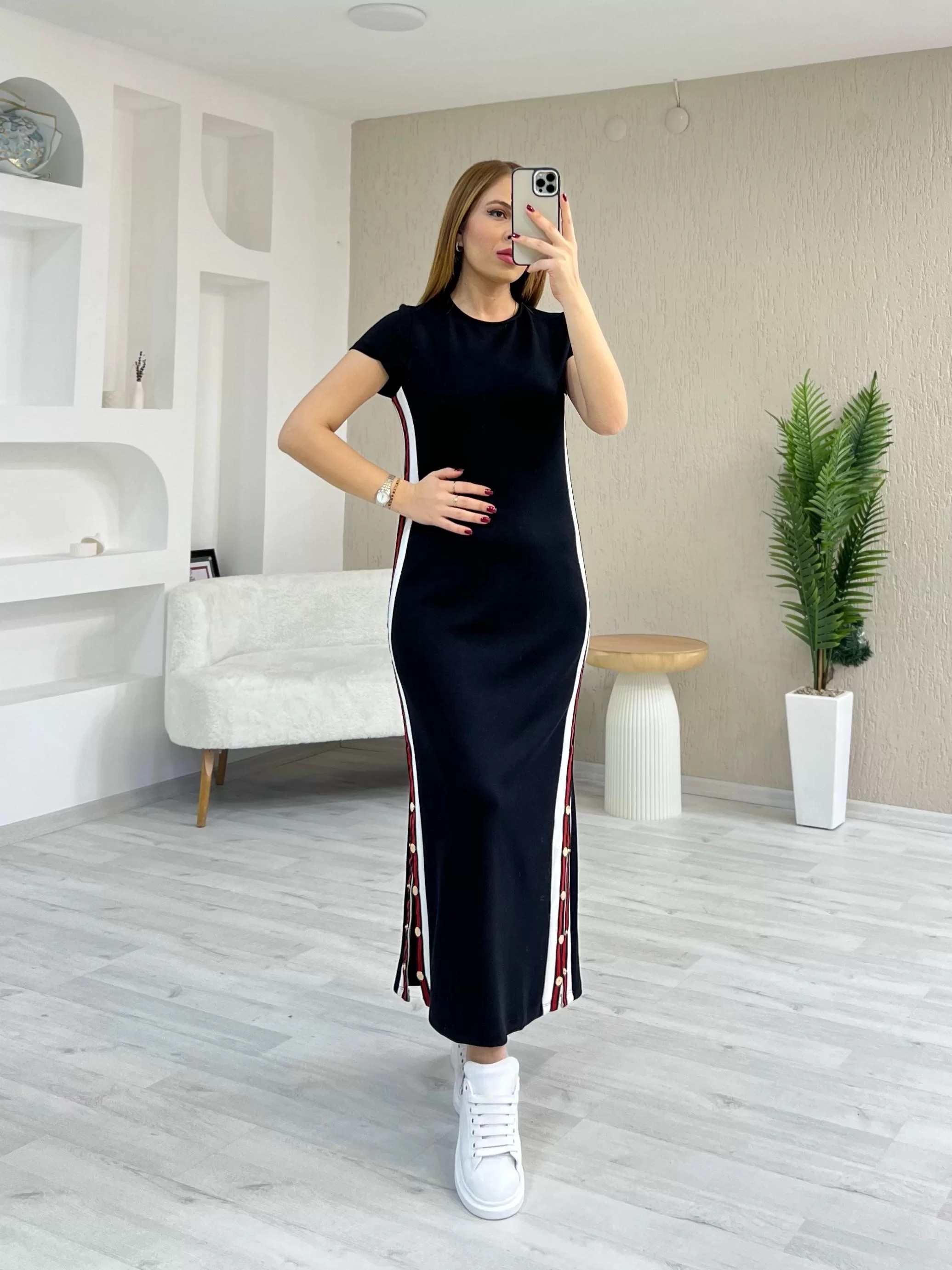Modal Kumaş Yırtmaçlı Çıtçıt Detay Elbise Siyah