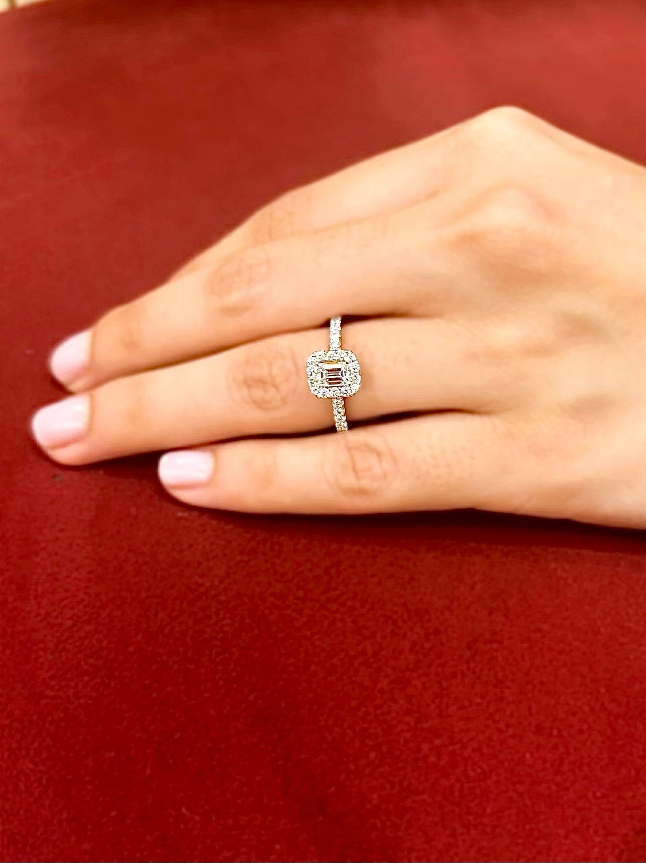 Emerald Cut Diamond Ring 0.97 Ct G VS1