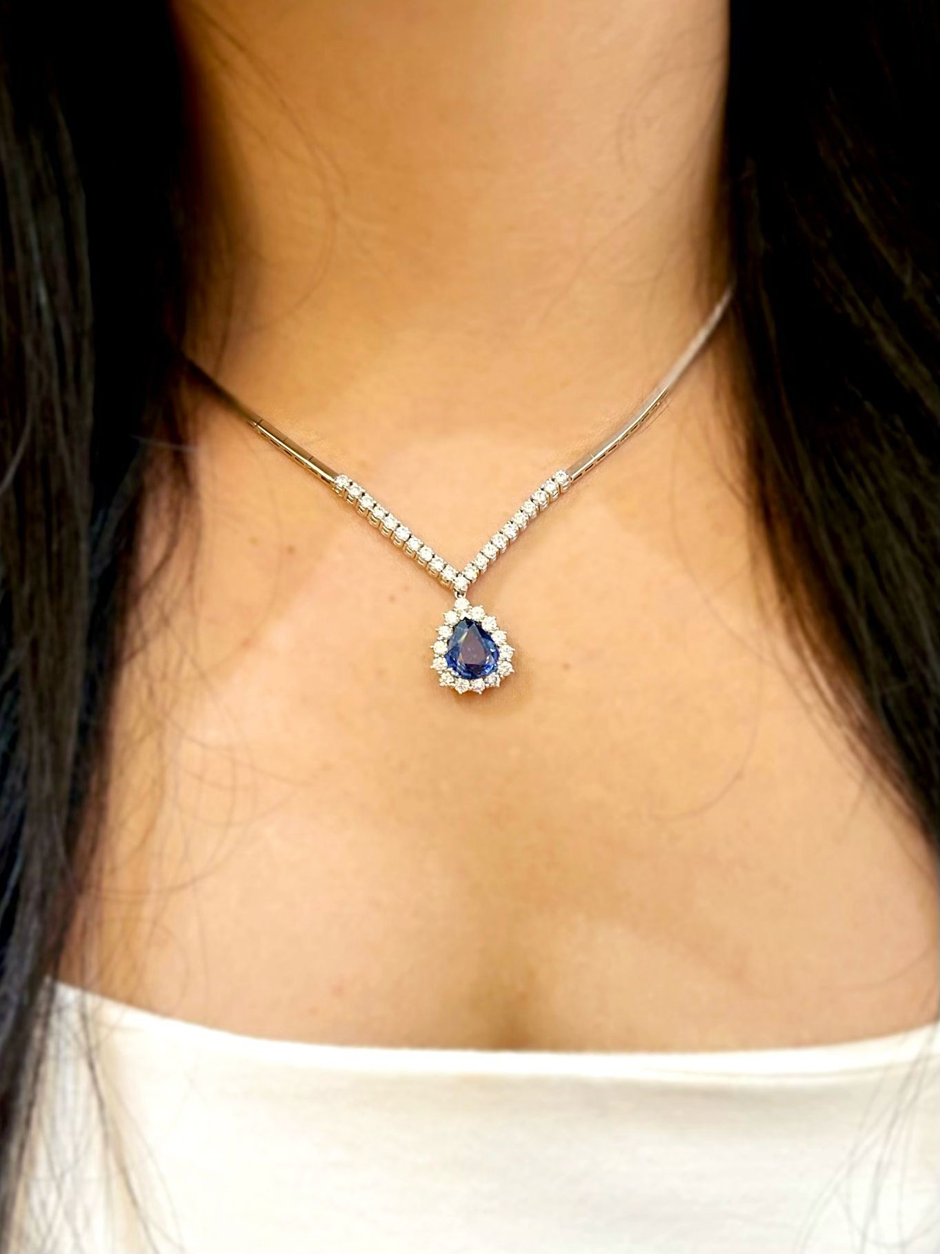 Diamond Necklace with Sapphire Stone 2.30 Ct G VVS1