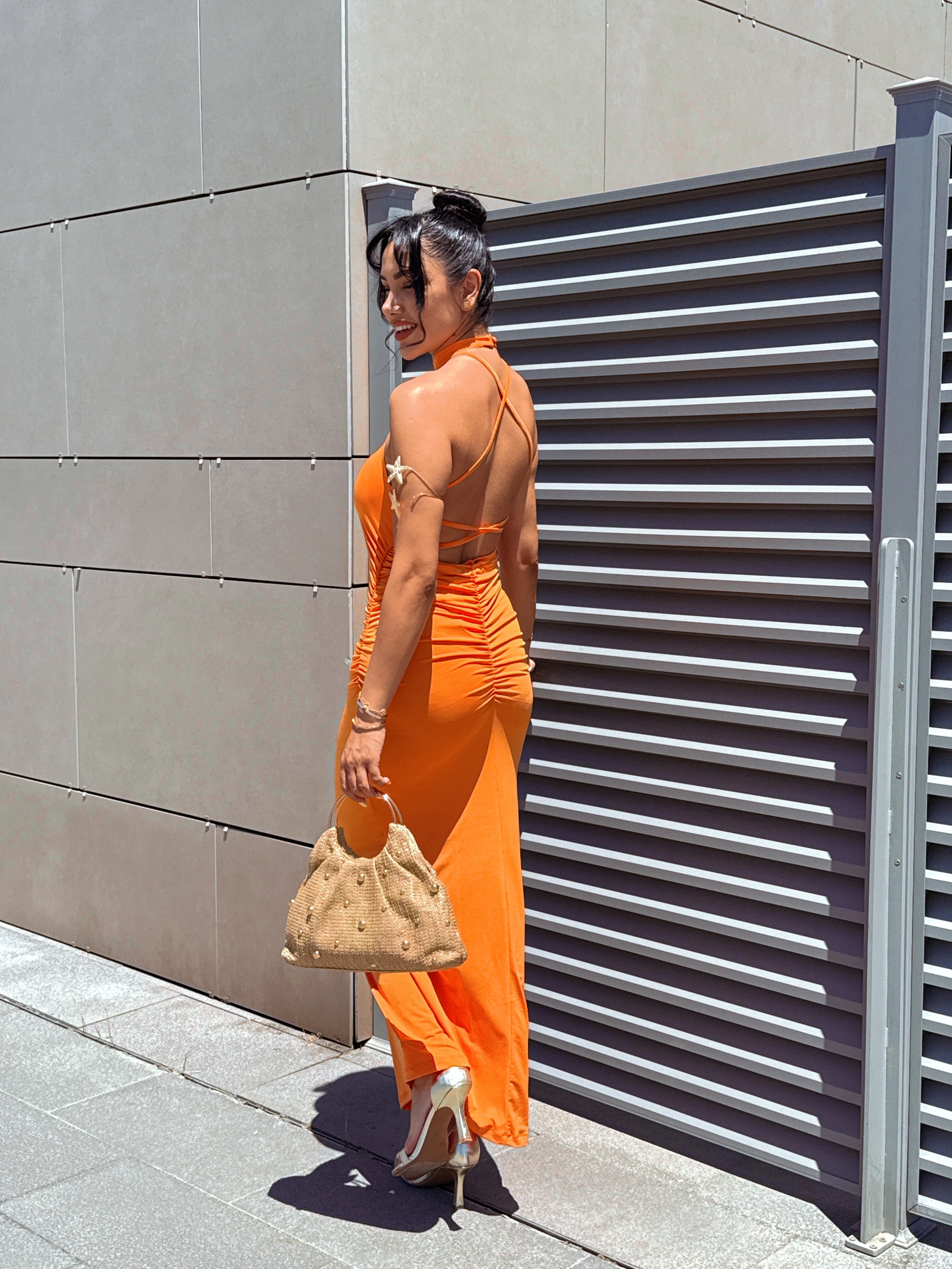 Sırt Dekolteli Turuncu Elbise 