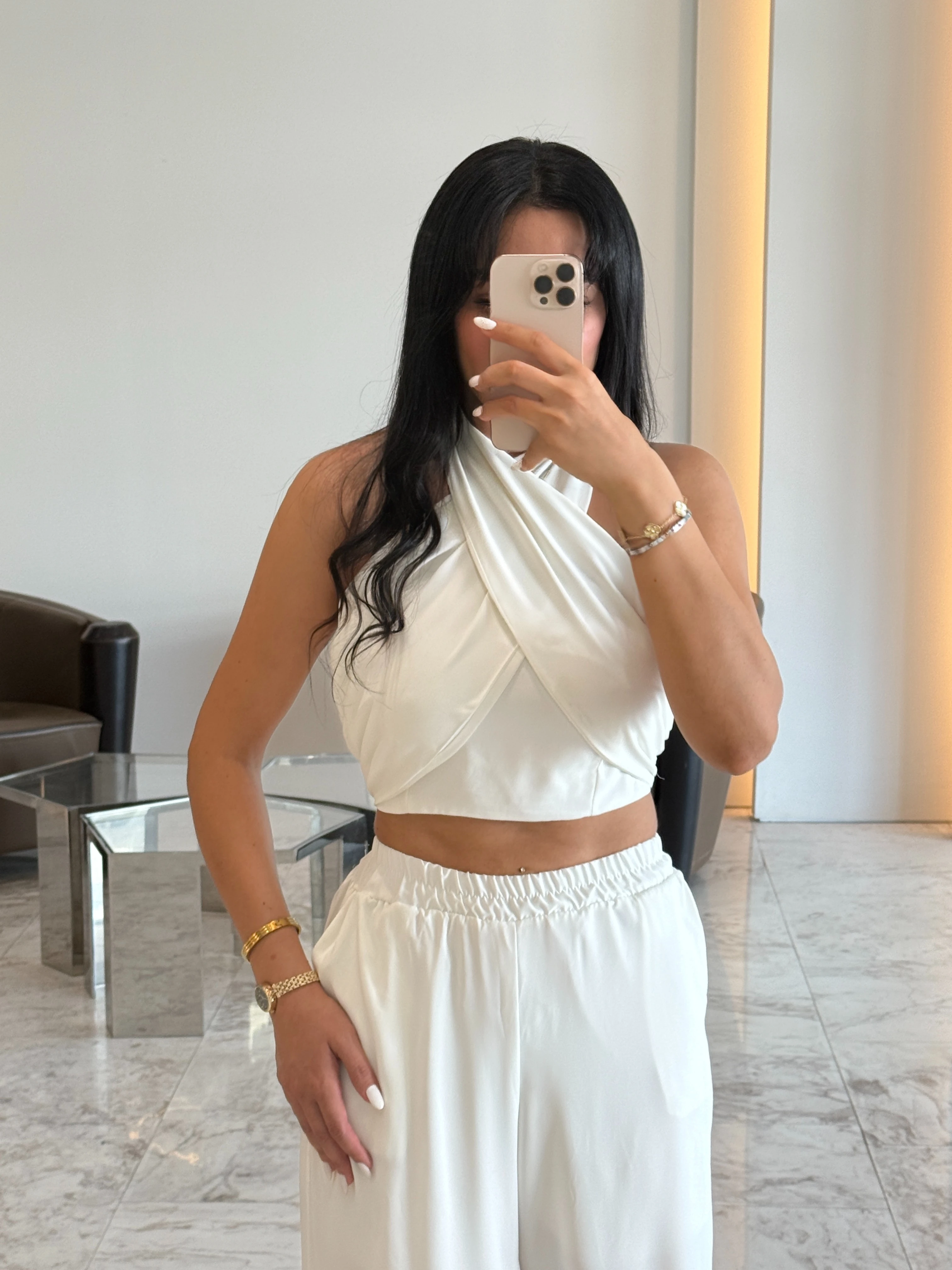 Beyaz Boyundan Bağlama Detaylı Takım