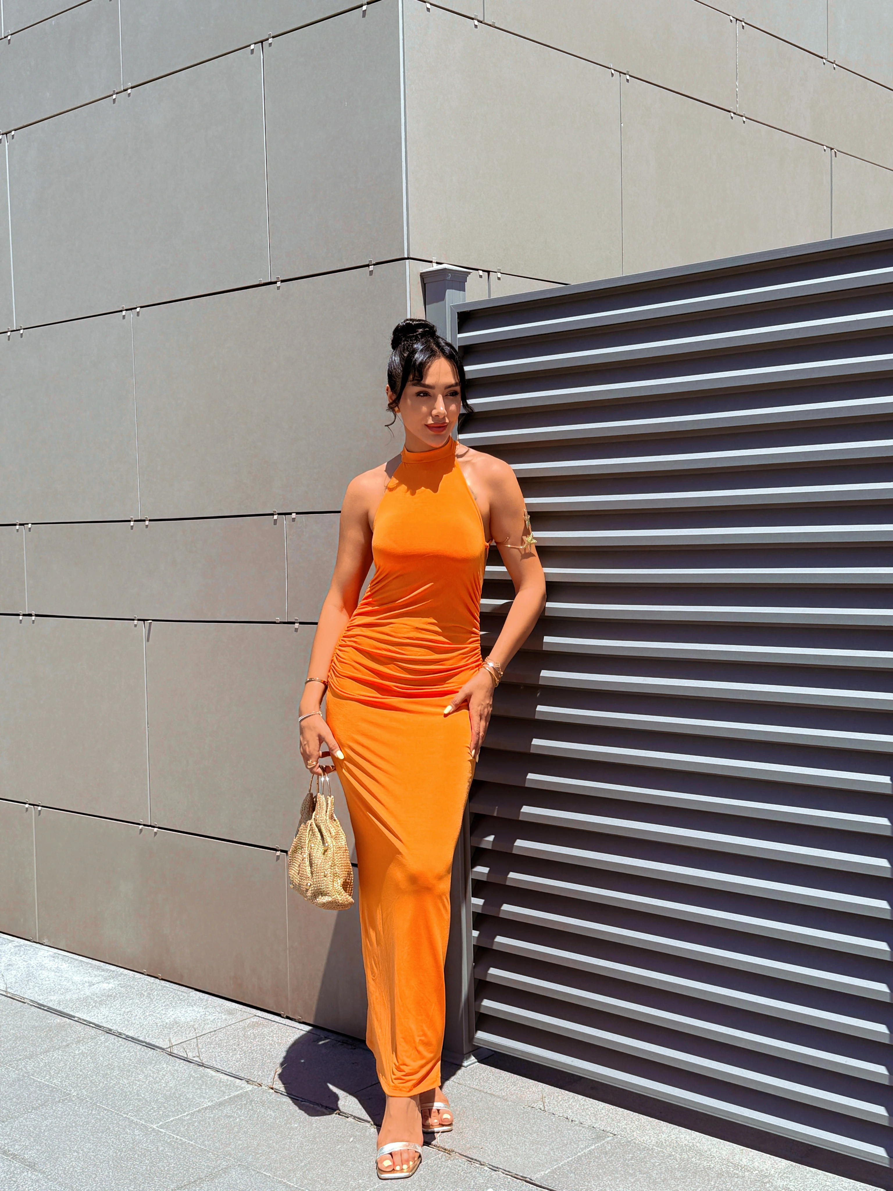 Sırt Dekolteli Turuncu Elbise 