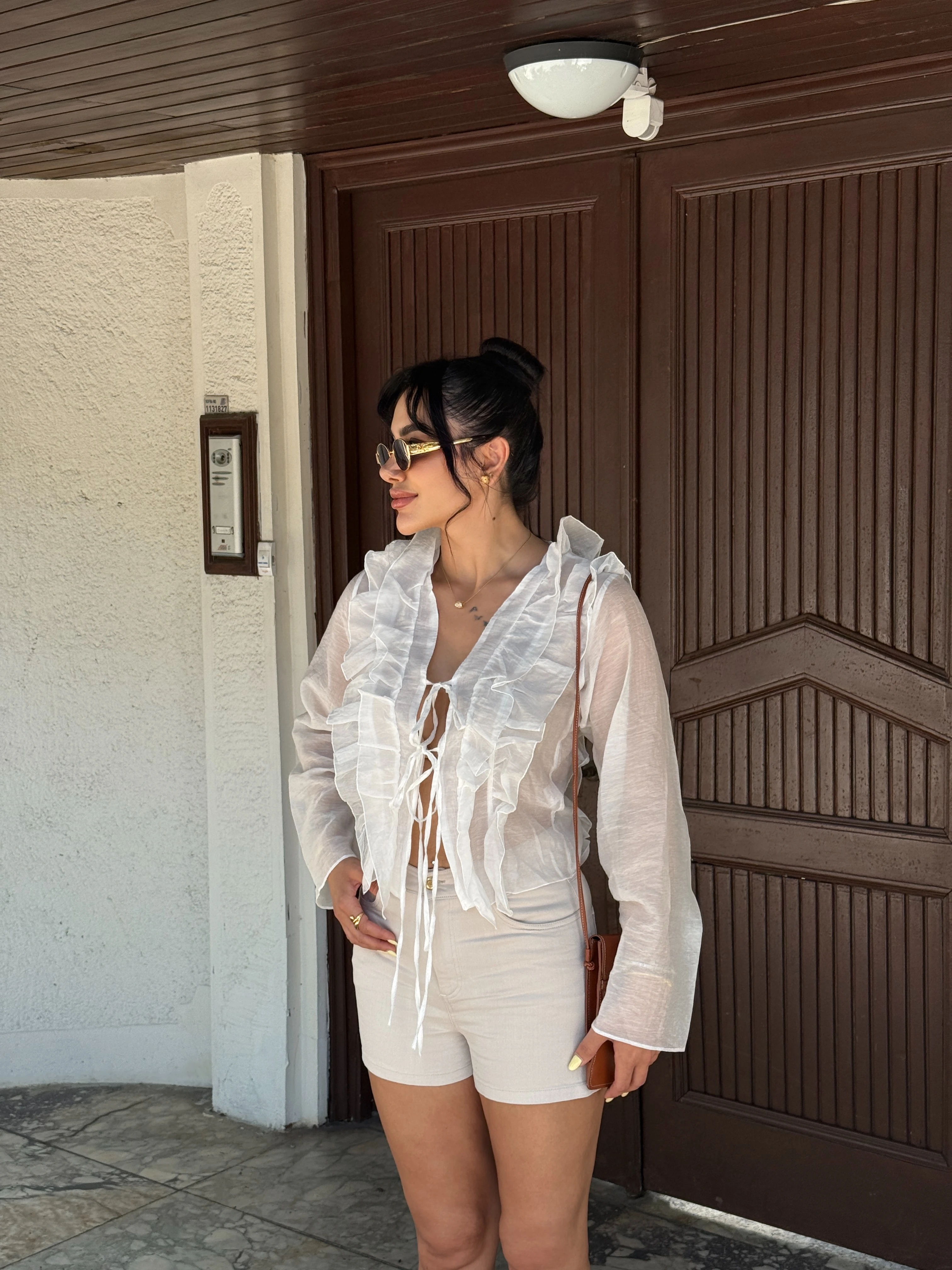 Fırfırlı Beyaz Gömlek