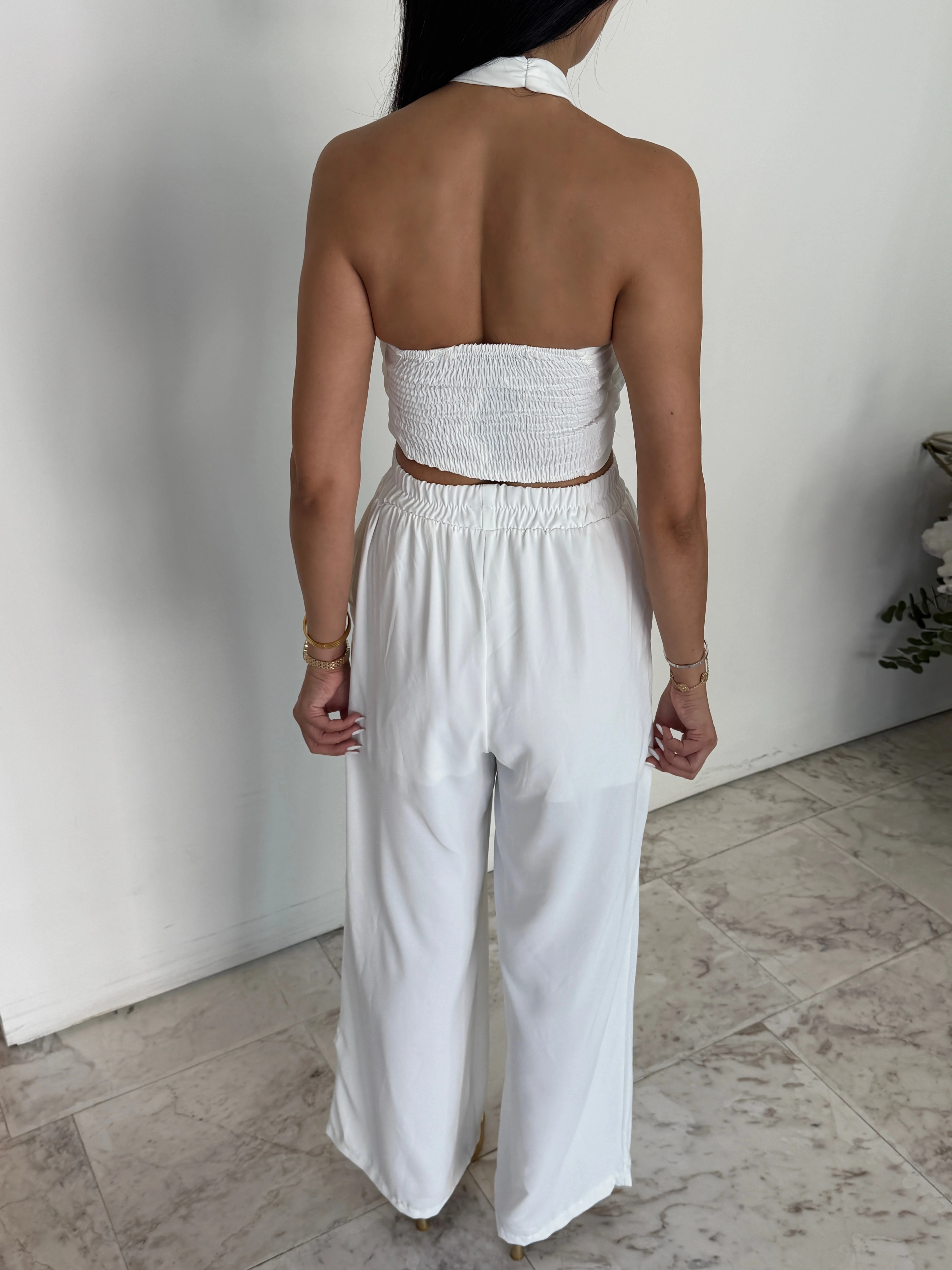 Beyaz Boyundan Bağlama Detaylı Takım