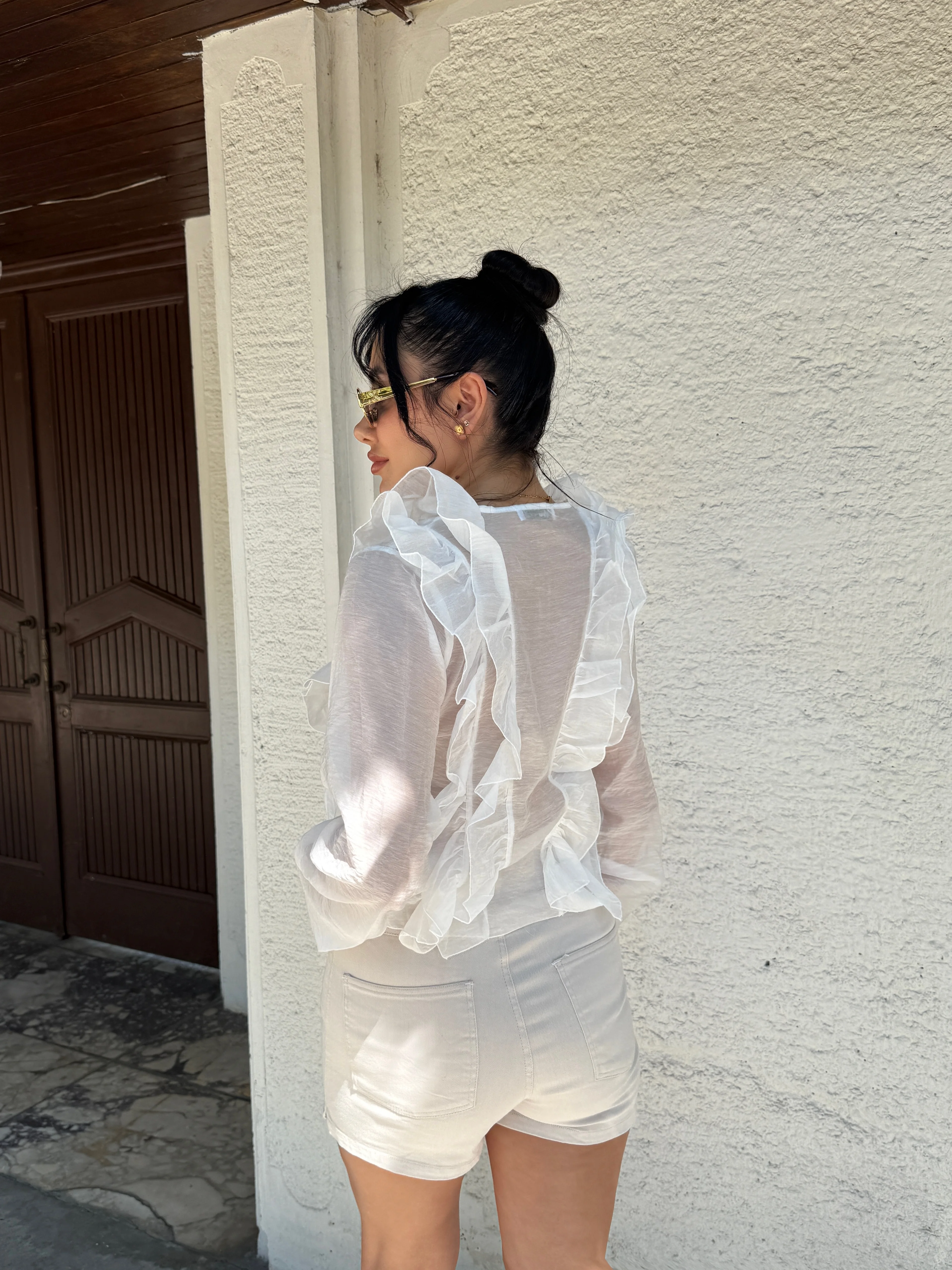 Fırfırlı Beyaz Gömlek