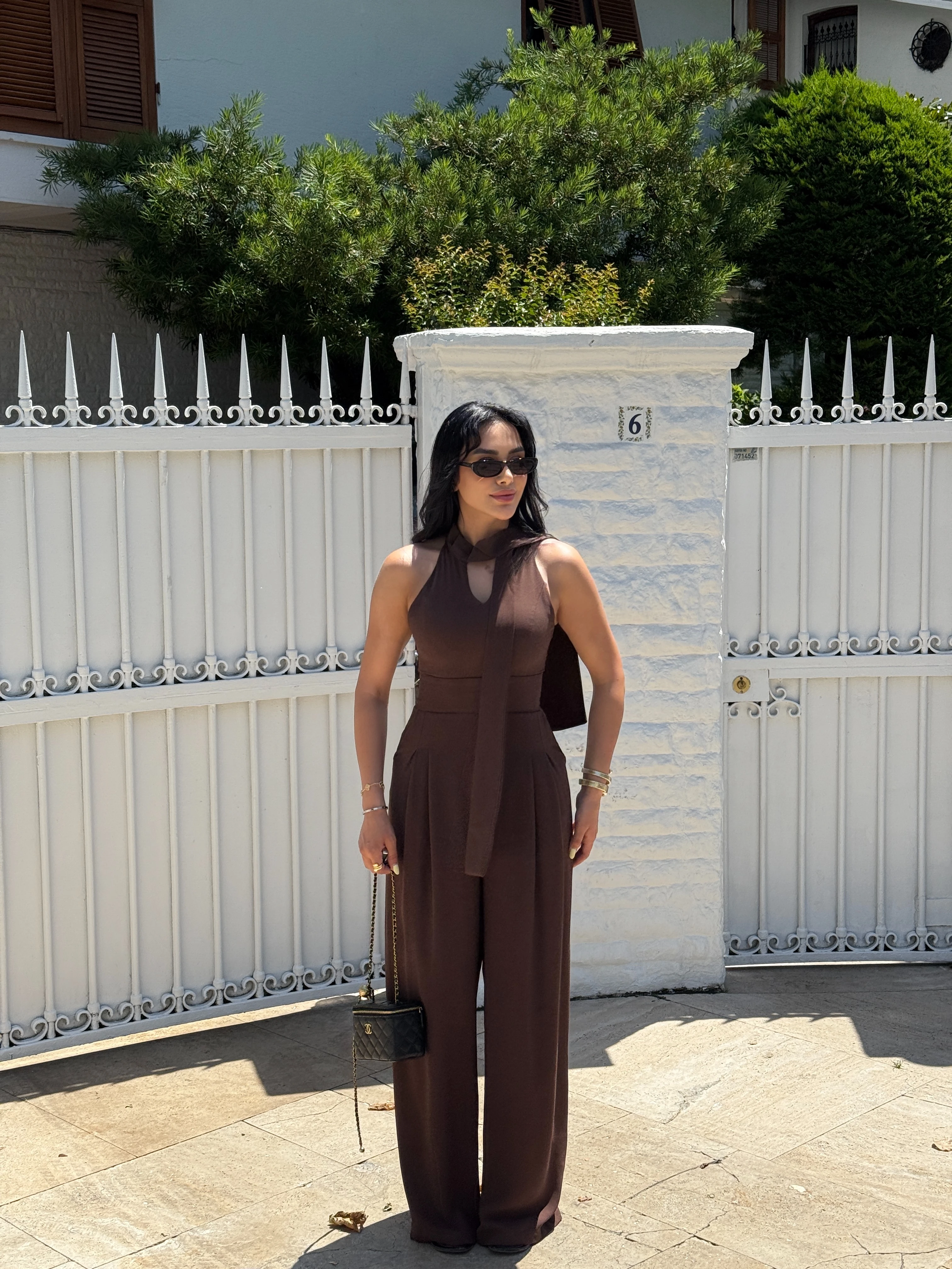 Boyundan Bağlama Detaylı Kahverengi Tulum