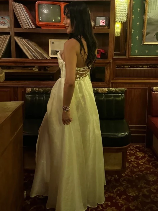 Beyaz Sırt Dekolteli Elbise