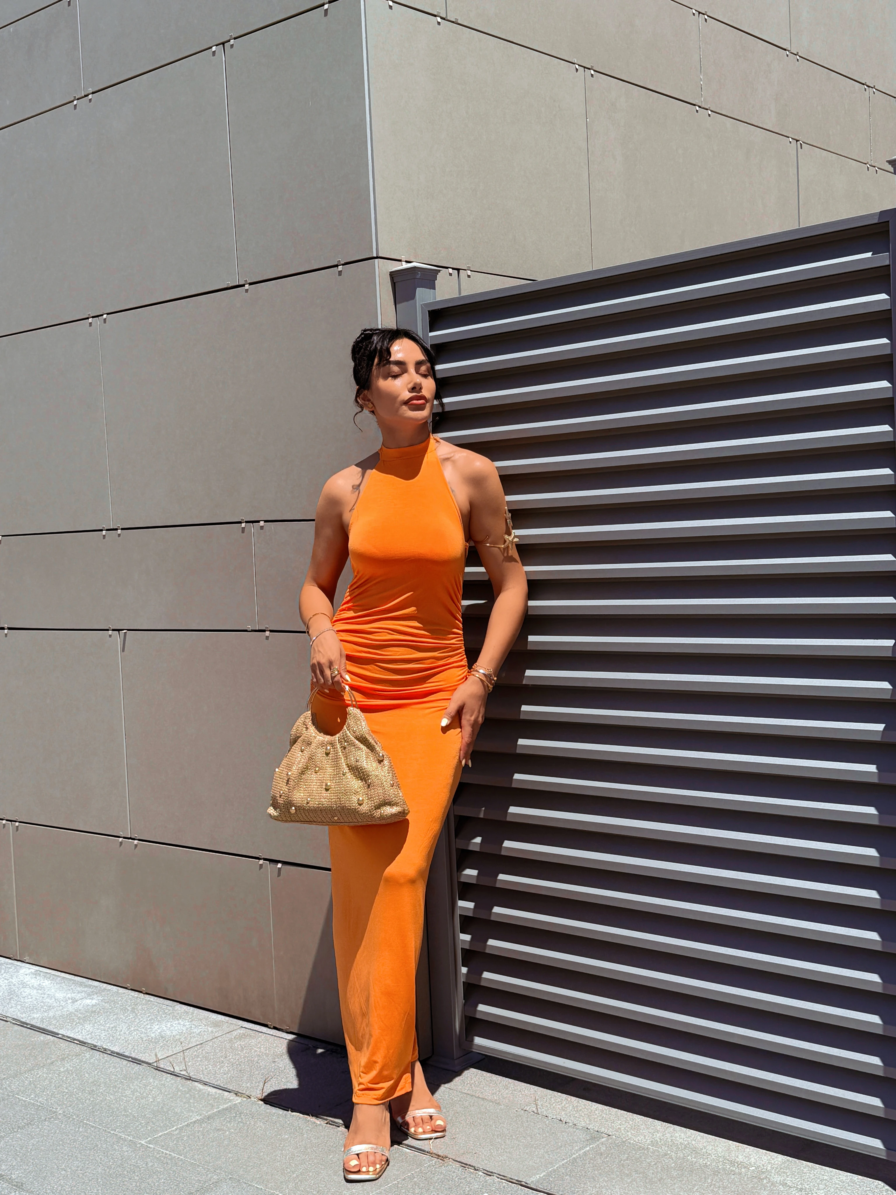 Sırt Dekolteli Turuncu Elbise 