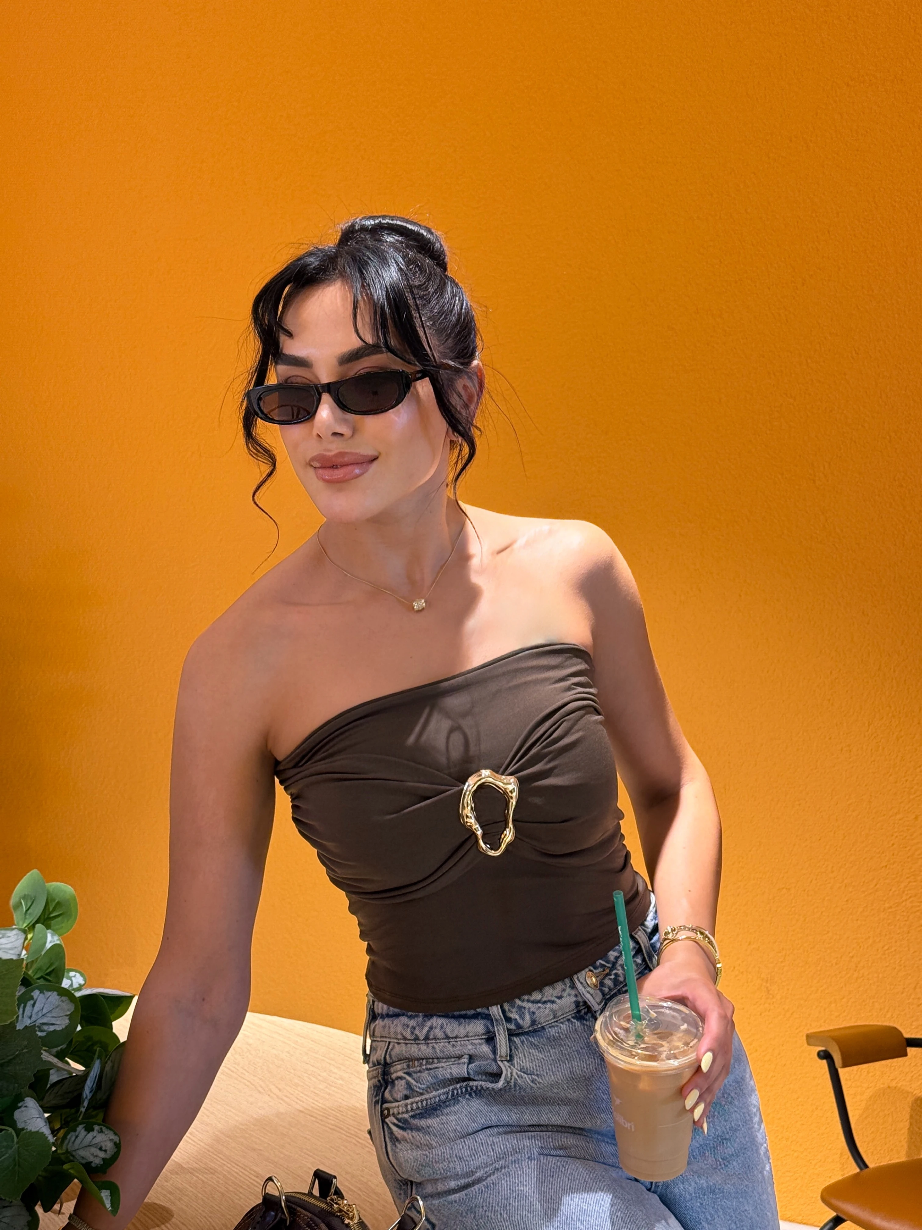 Gold Aksesuar Detaylı Straplez Bluz