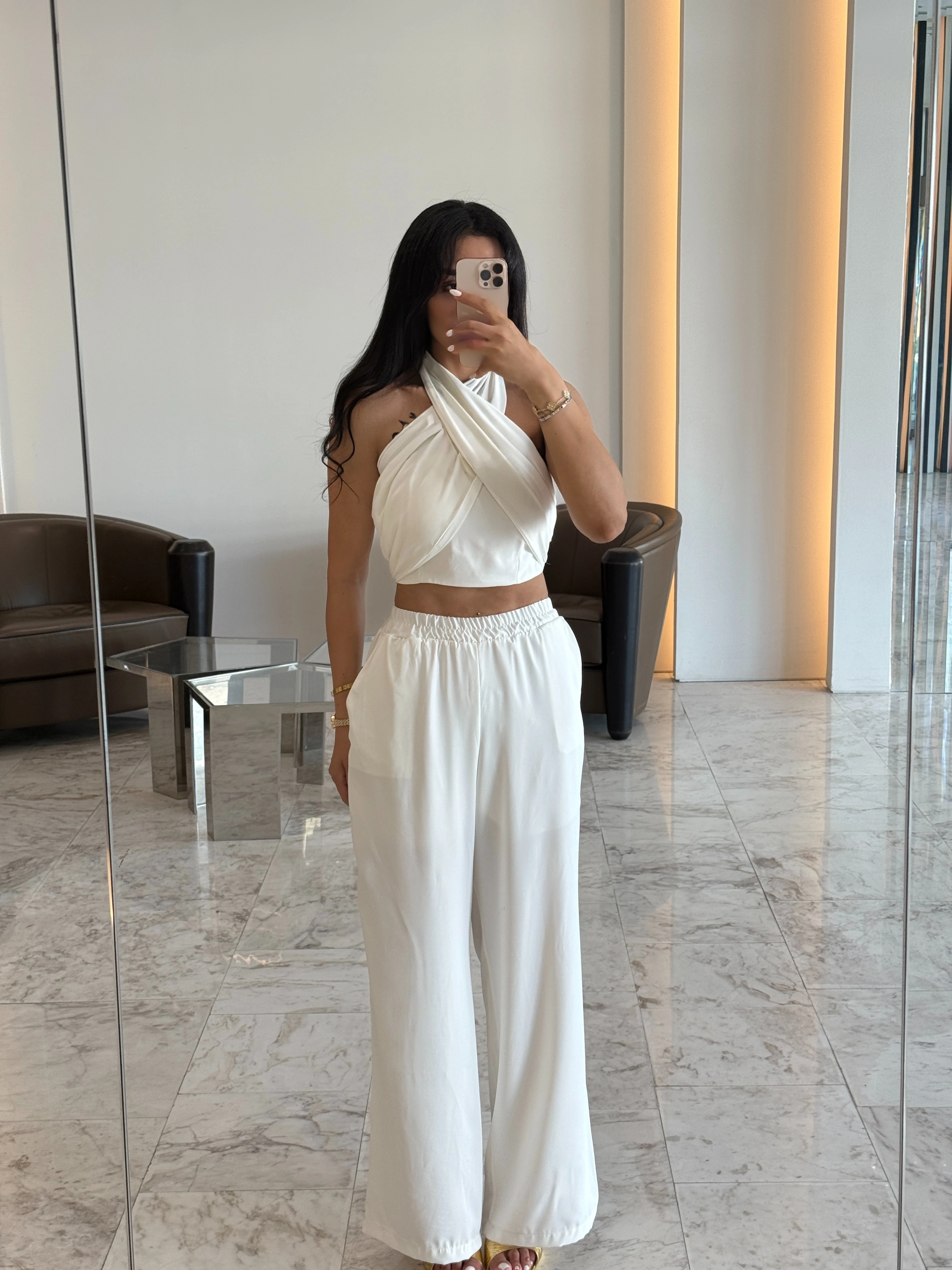 Beyaz Boyundan Bağlama Detaylı Takım - Beyaz