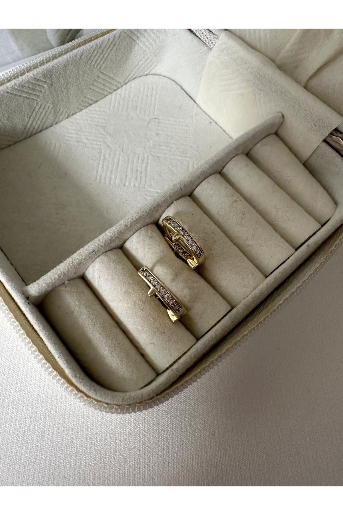 14K Gold Renkli  Ovala Kesim İçi Dışı Taşlı Marka Küpe