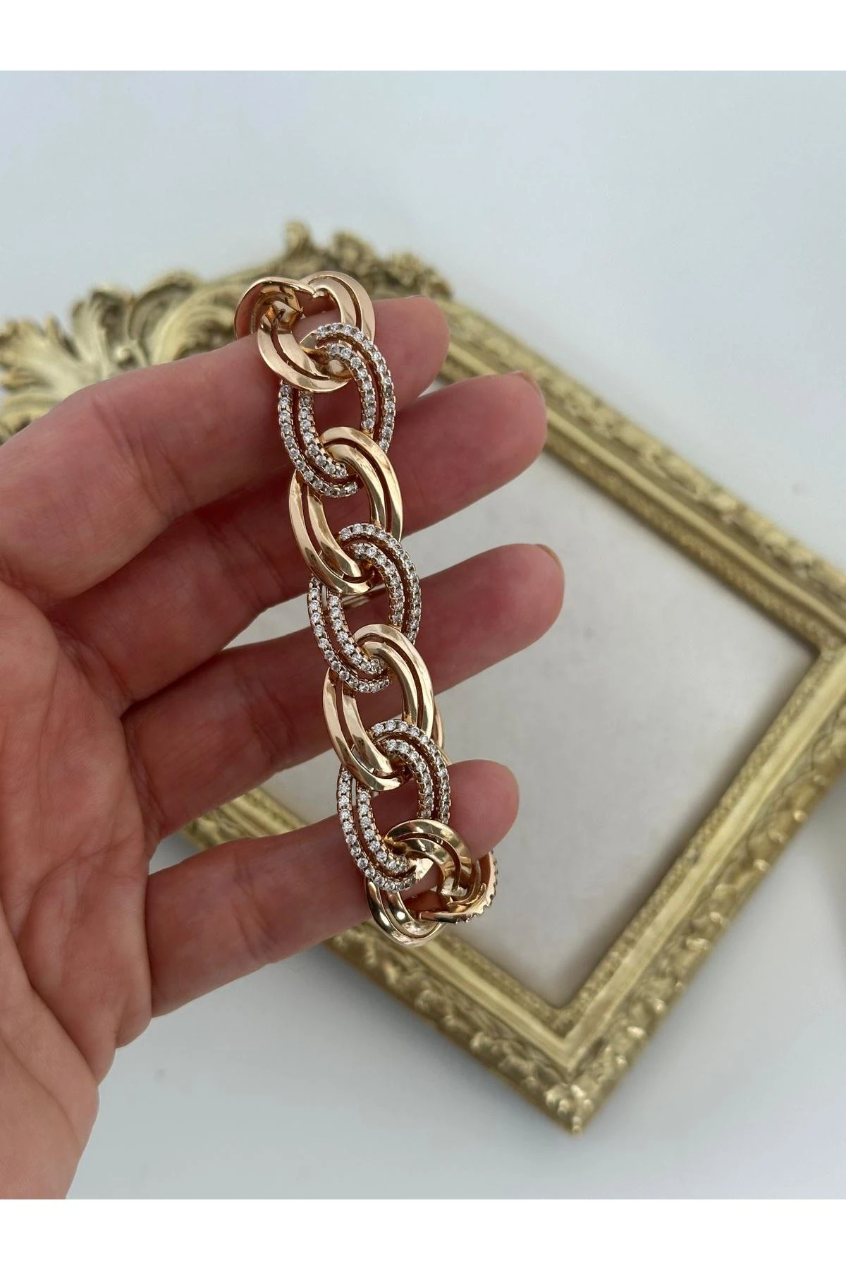 18K Rose Gold Renkli Geçmeli Taşlı Kalın Bileklik