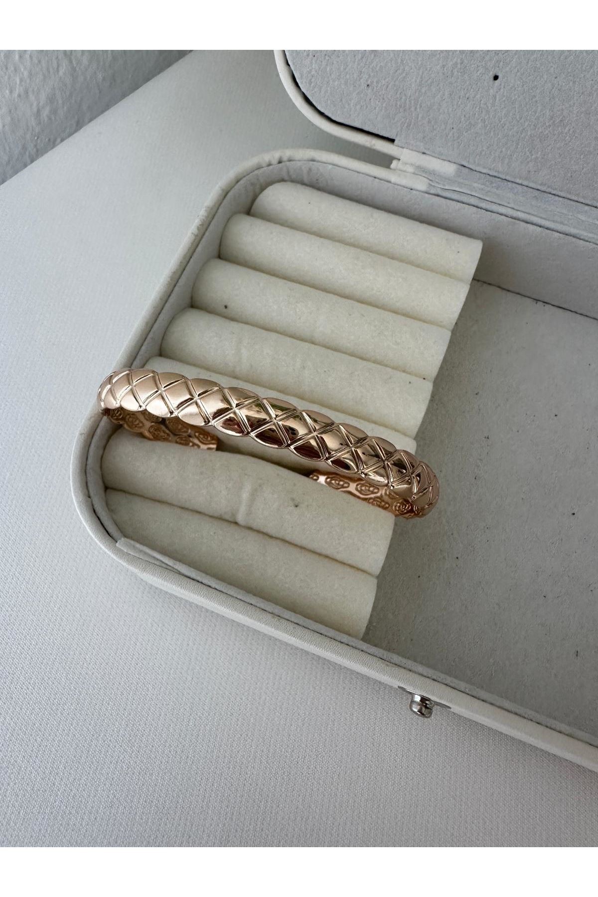 18K Rose Gold Renkli Bakla Üçgen Desenli Ayarlanabilir Kelepçe