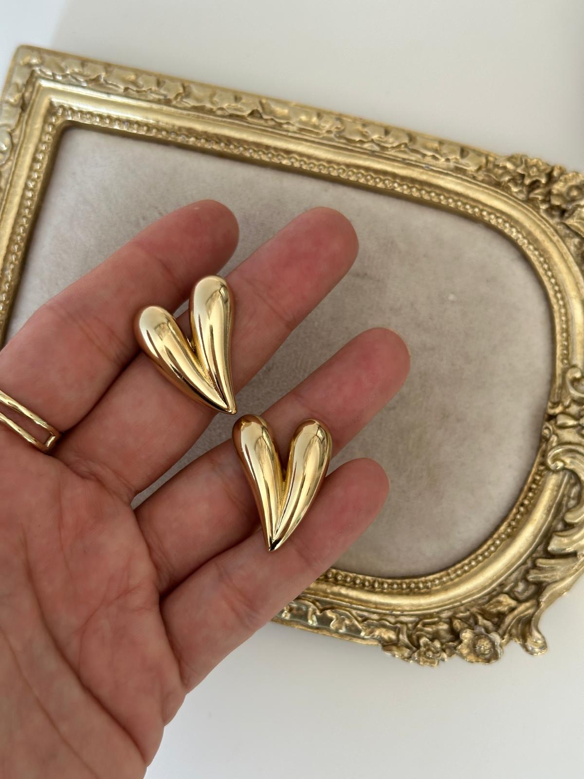 14K Gold Renkli Marka Kalp Dolum Küpe