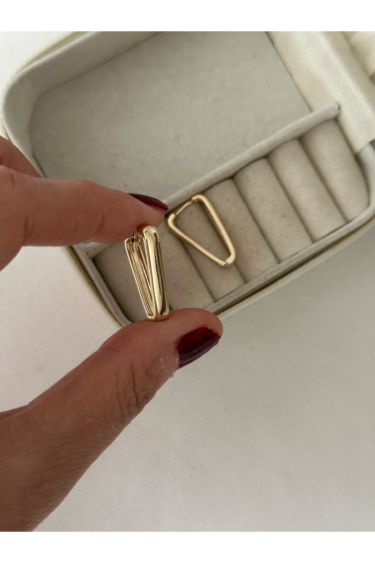 14K Gold Renkli  Basıc Dolum Üçgen Form Küpe